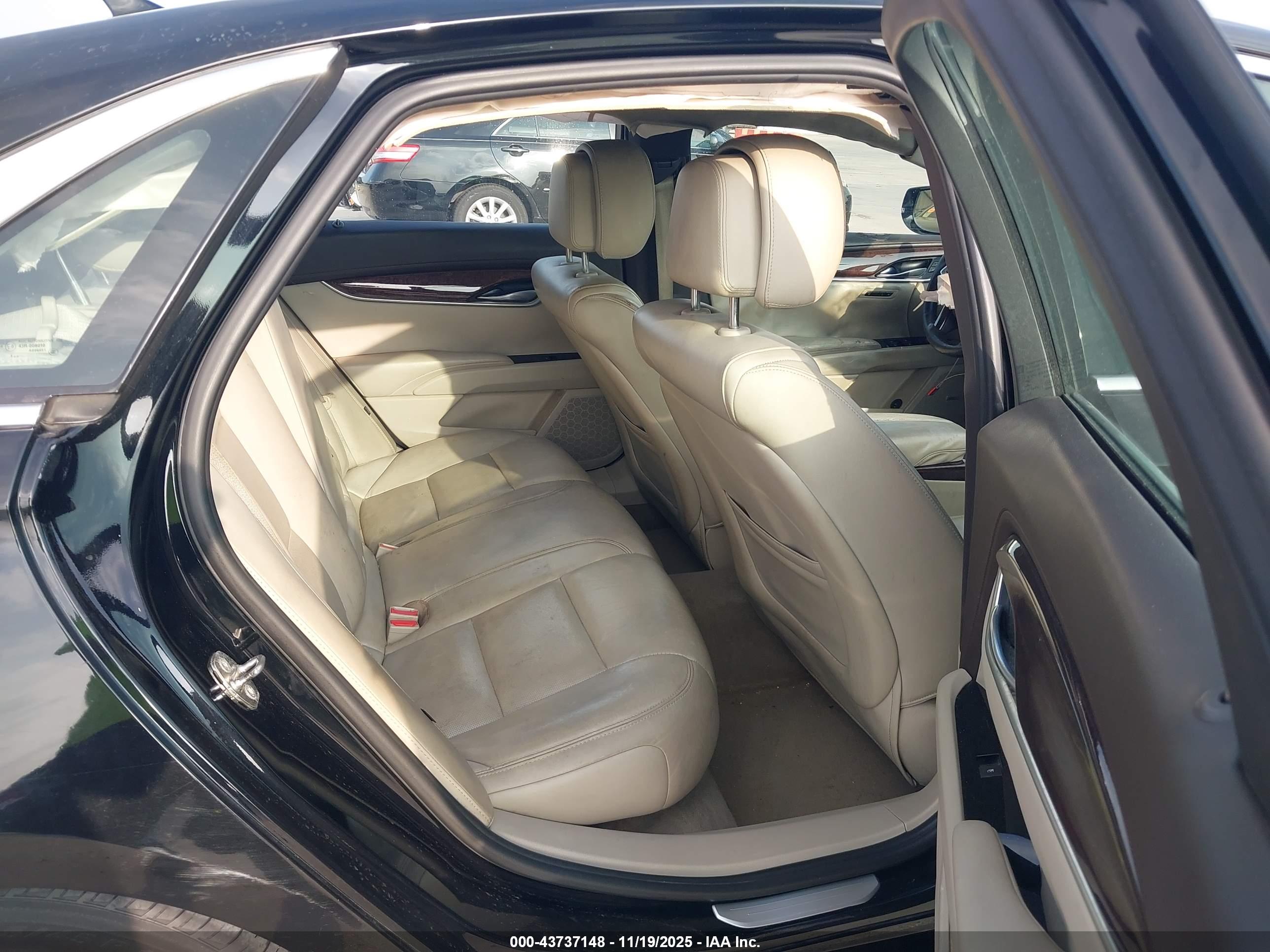 CADILLAC XTS image 8