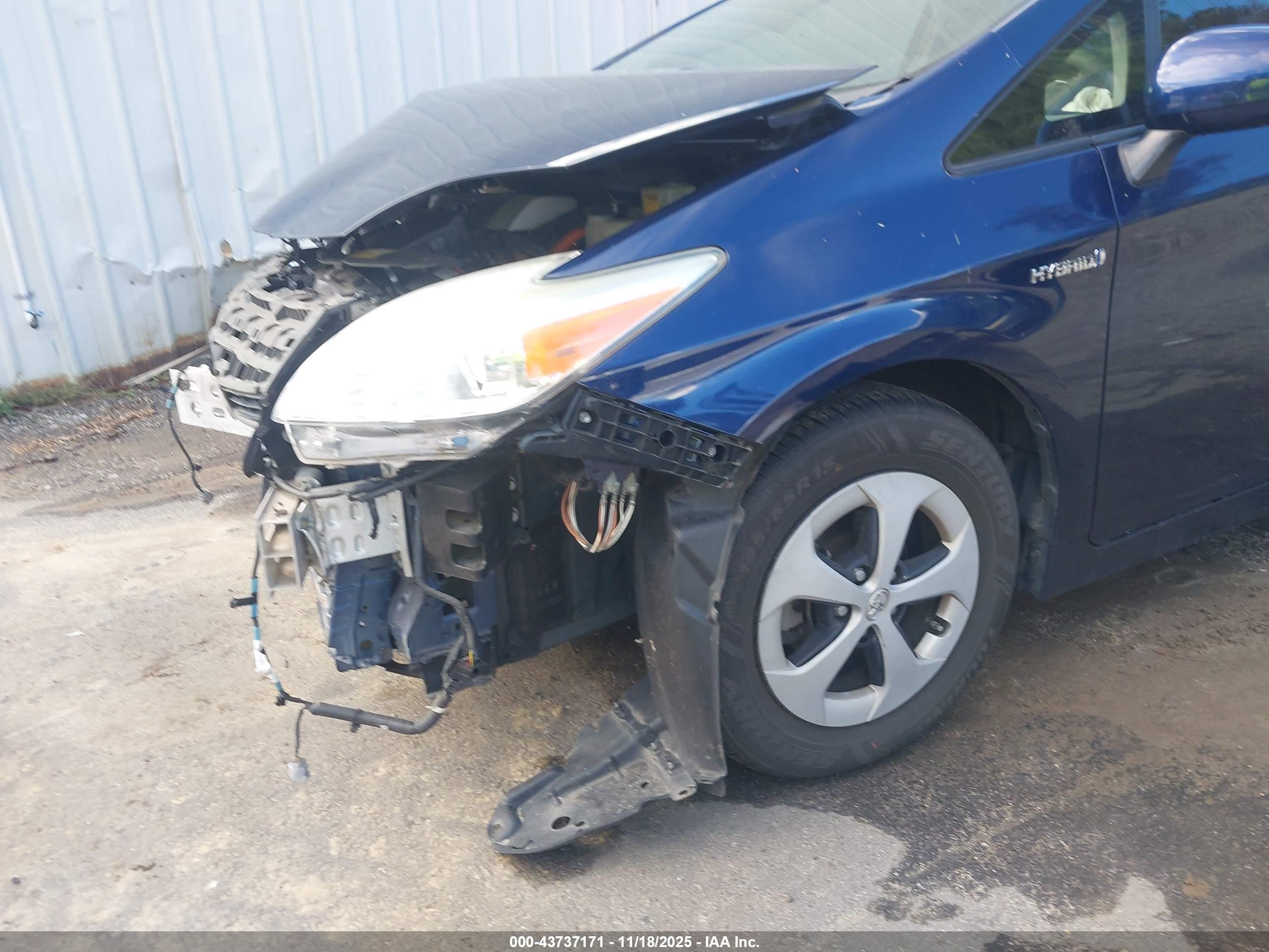 TOYOTA PRIUS image 6