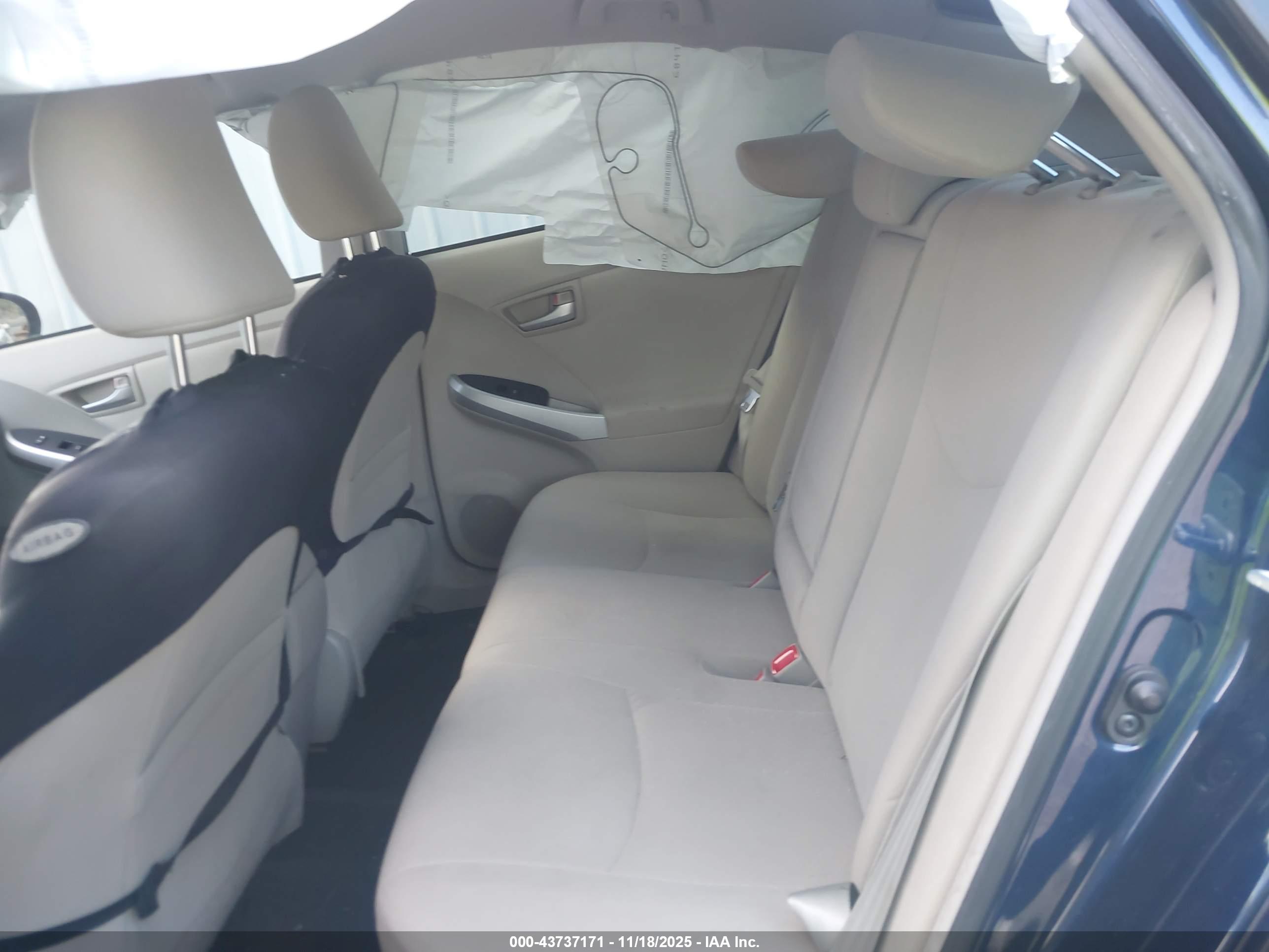 TOYOTA PRIUS image 8