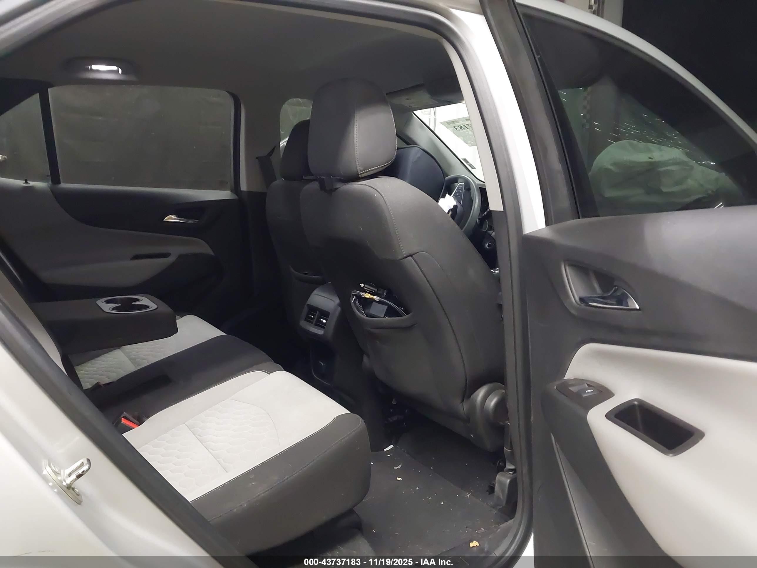 CHEVROLET EQUINOX image 8