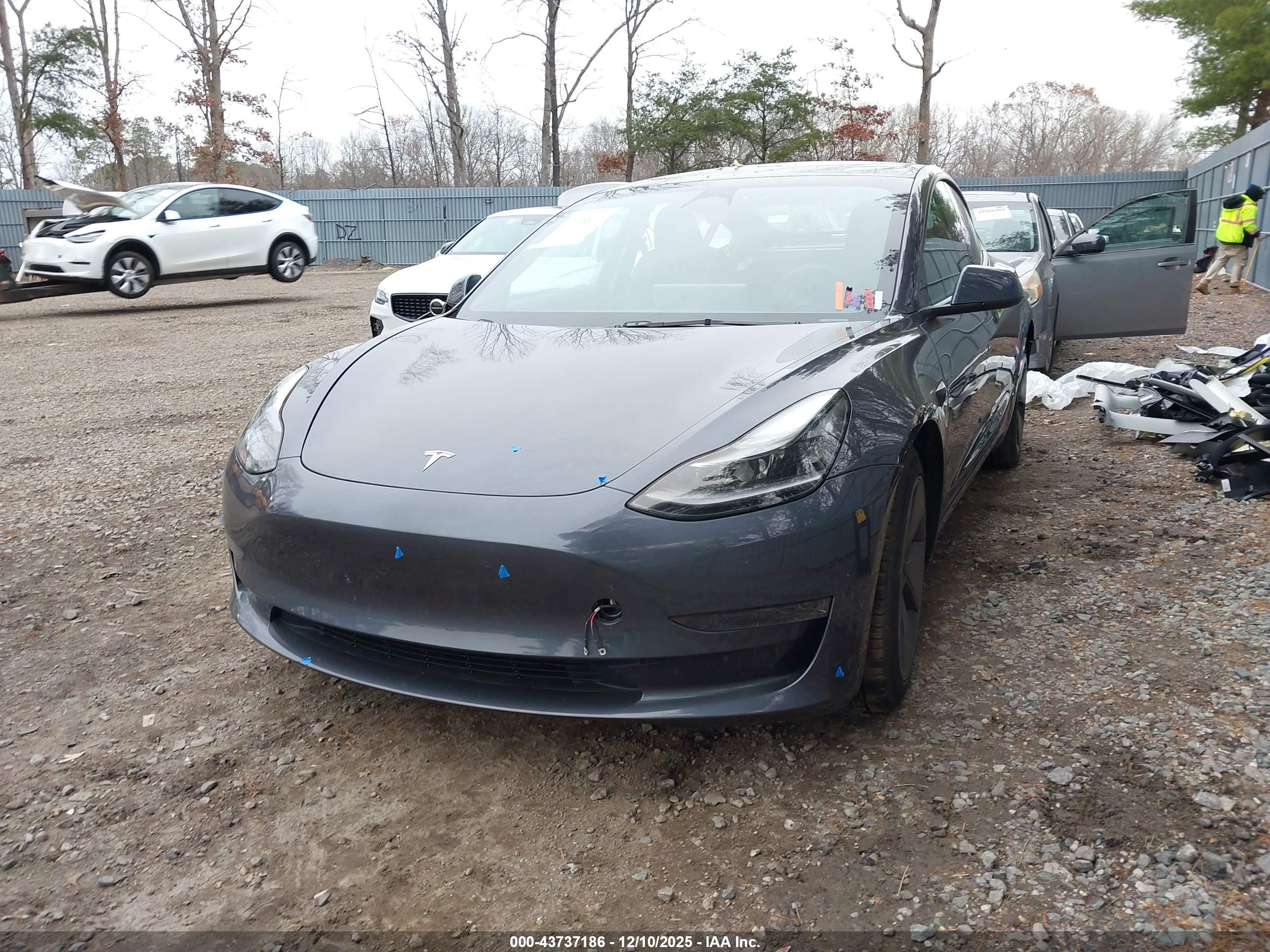 TESLA MODEL image 2