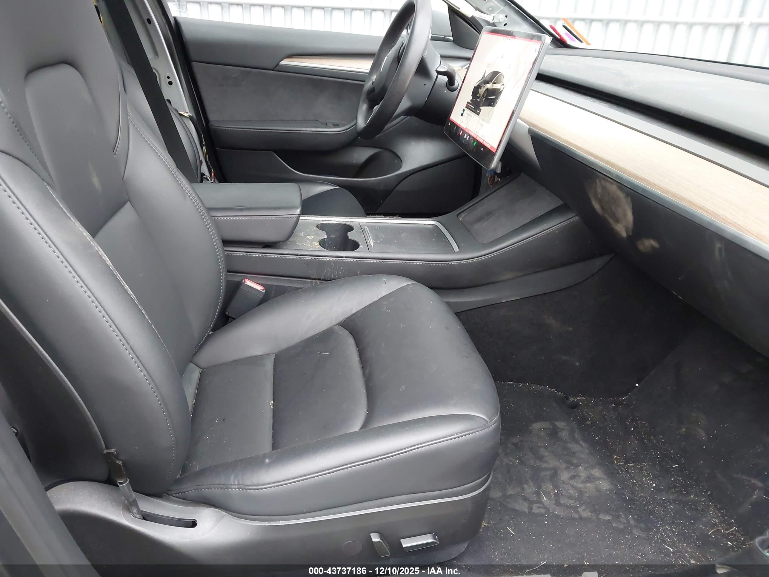 TESLA MODEL image 5