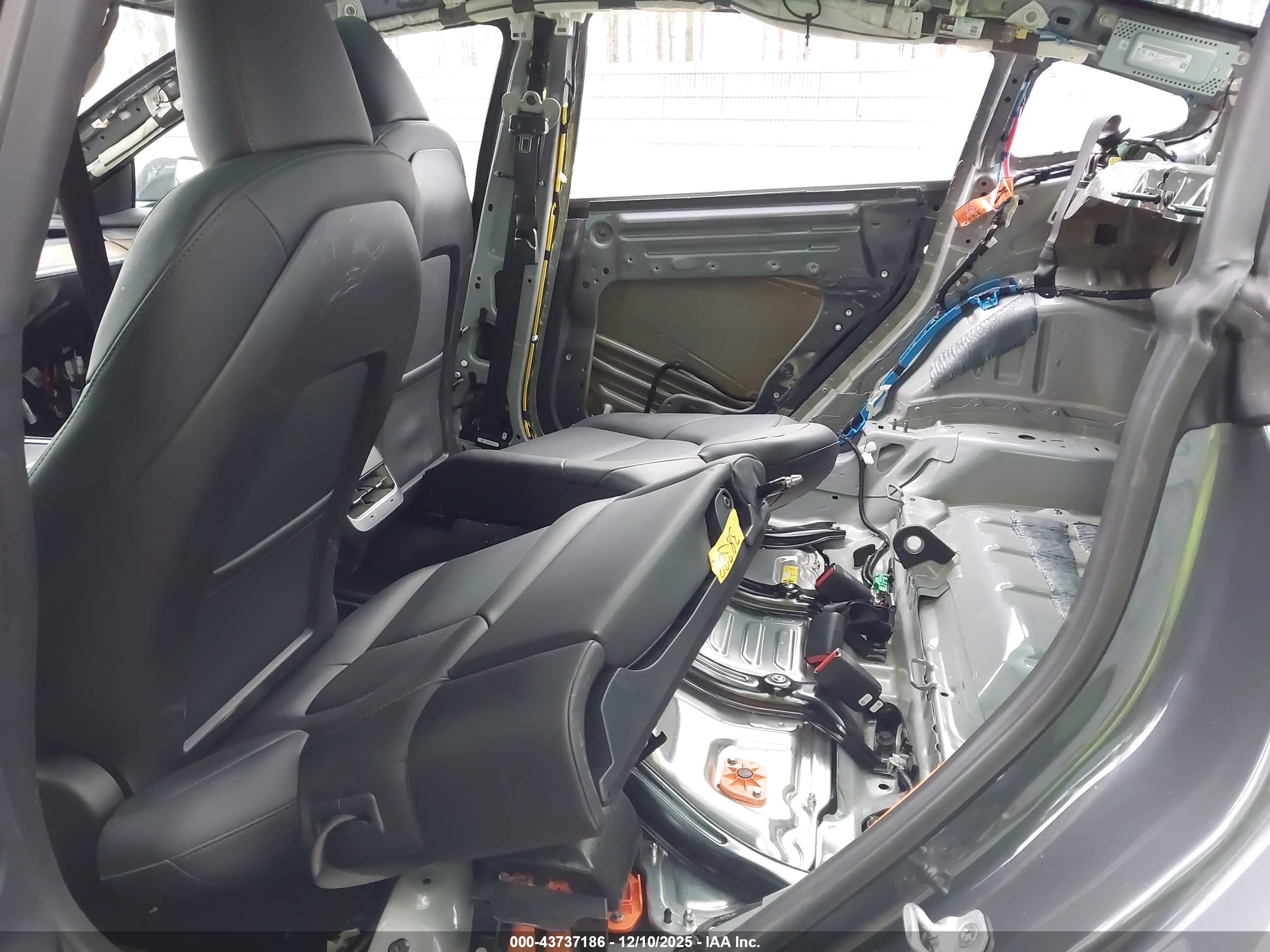 TESLA MODEL image 8