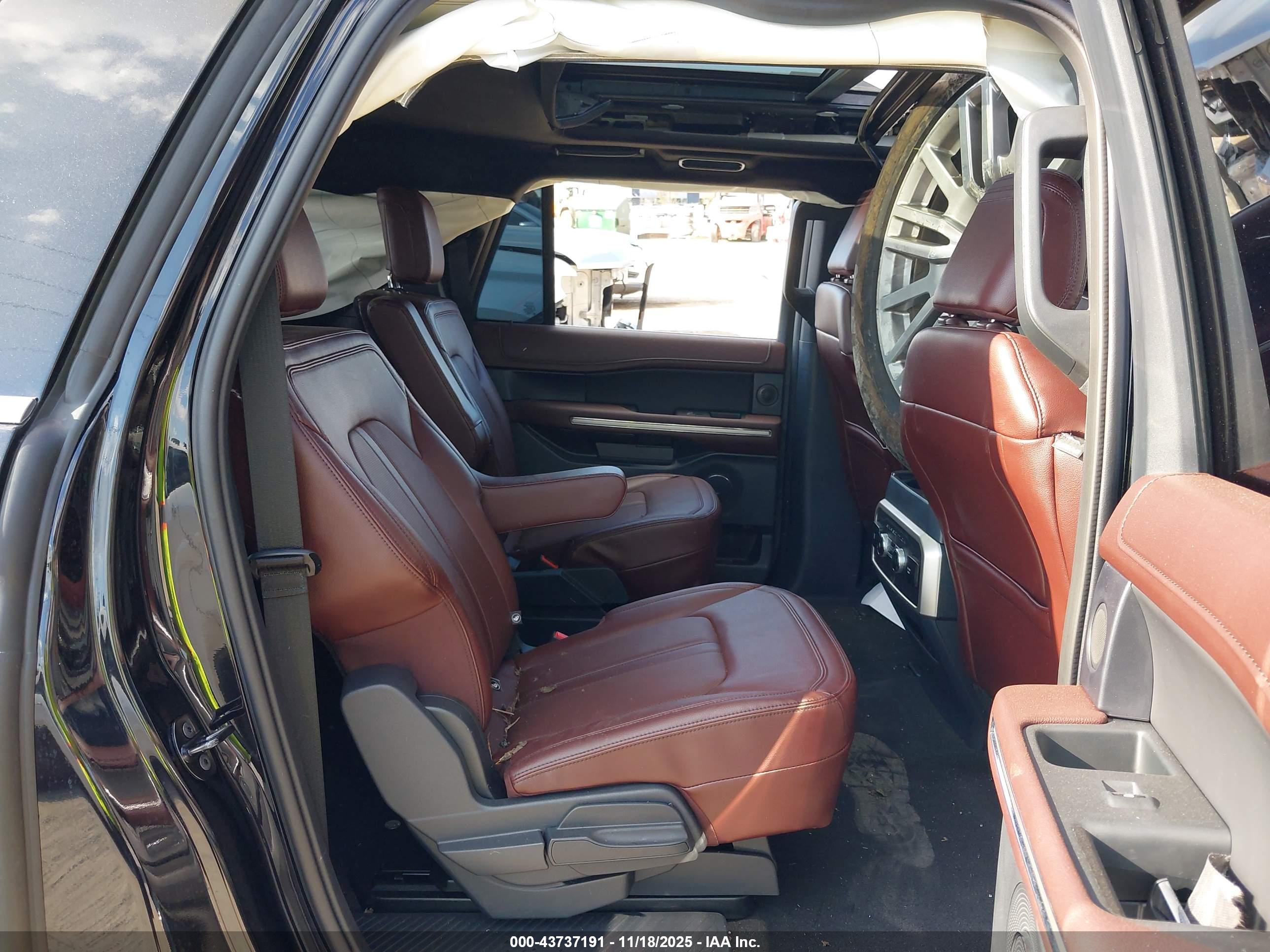 FORD EXPEDITION image 8