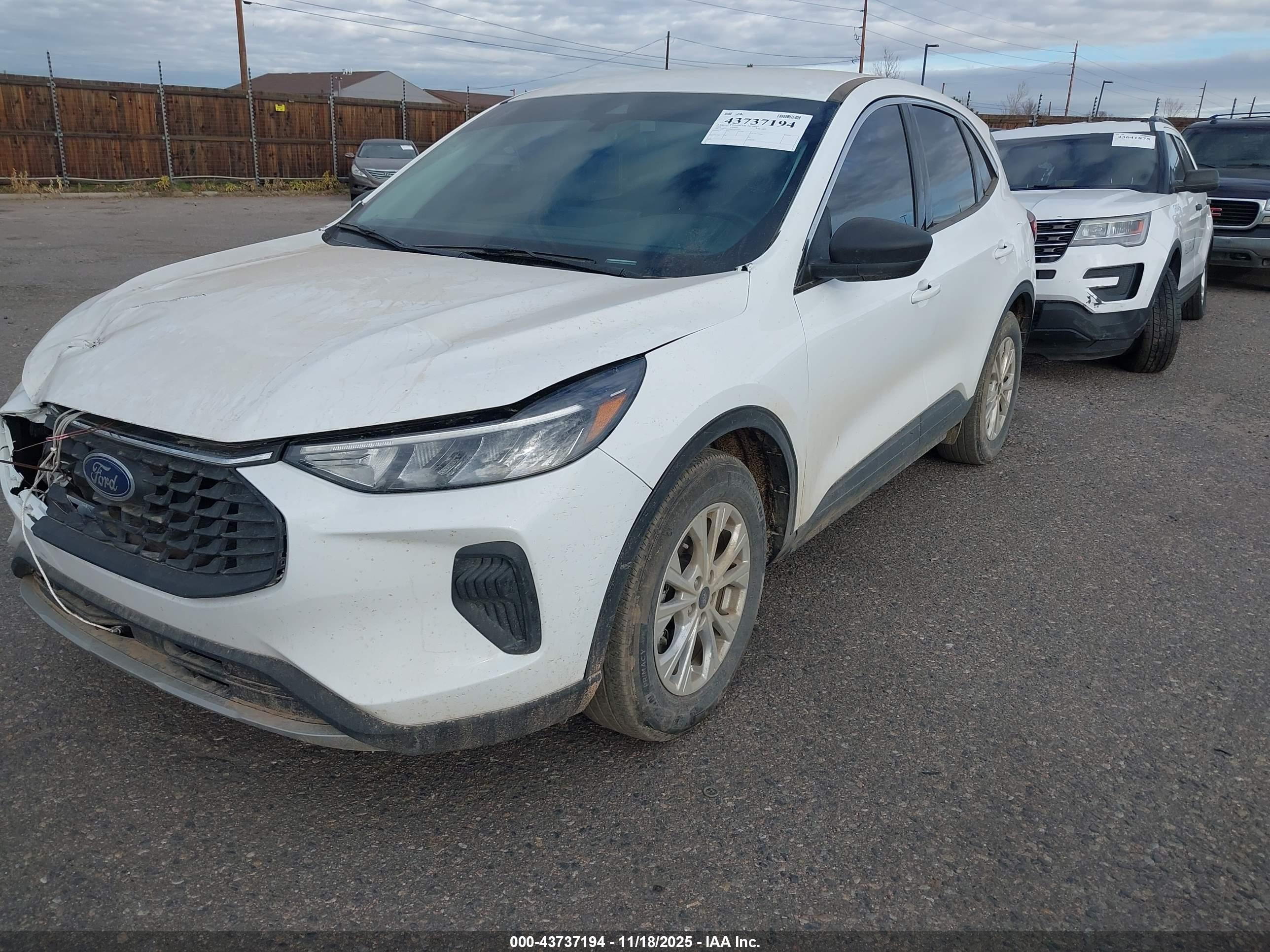 FORD ESCAPE image 2
