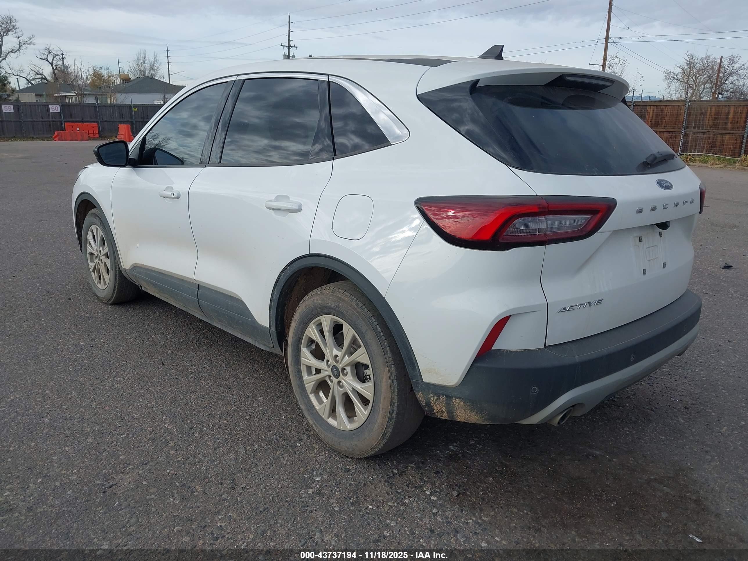 FORD ESCAPE image 3