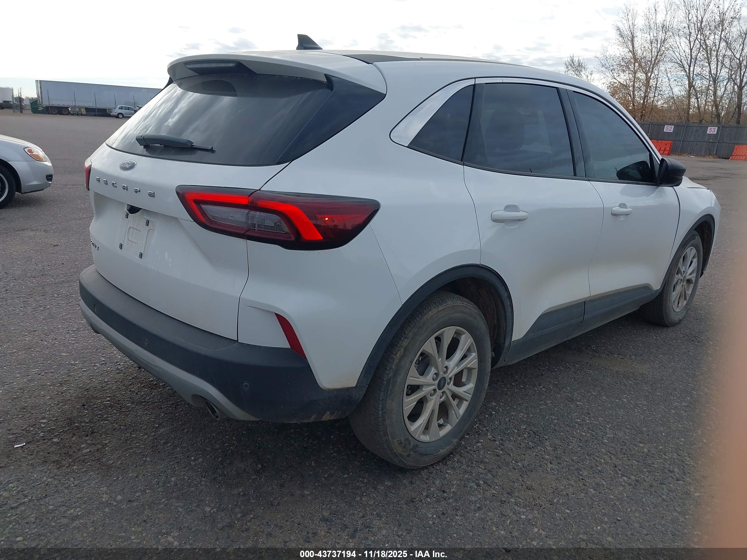 FORD ESCAPE image 4