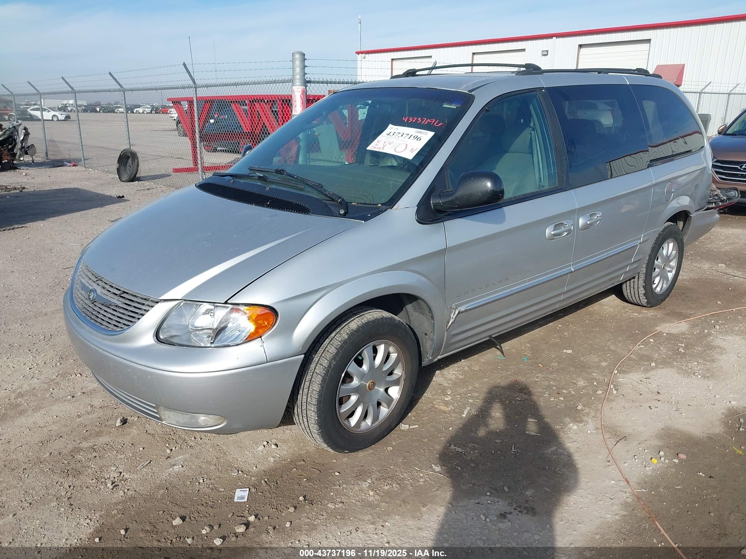 CHRYSLER TOWN image 2