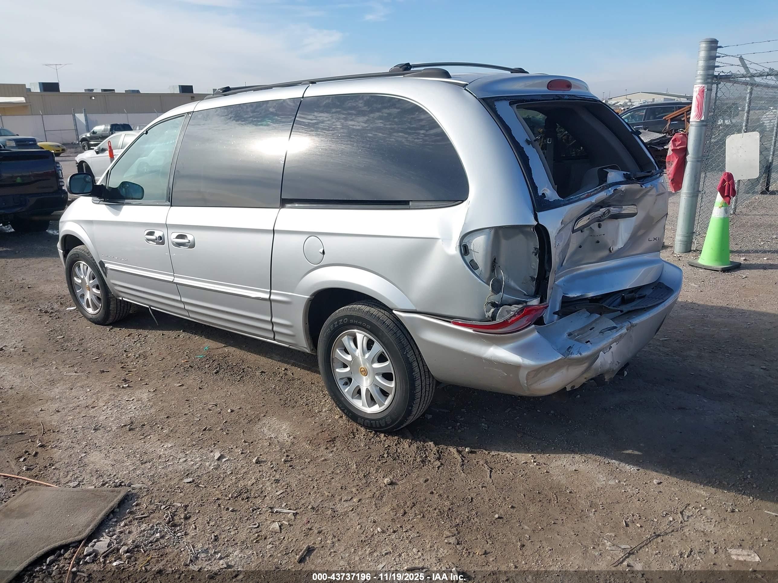 CHRYSLER TOWN image 3
