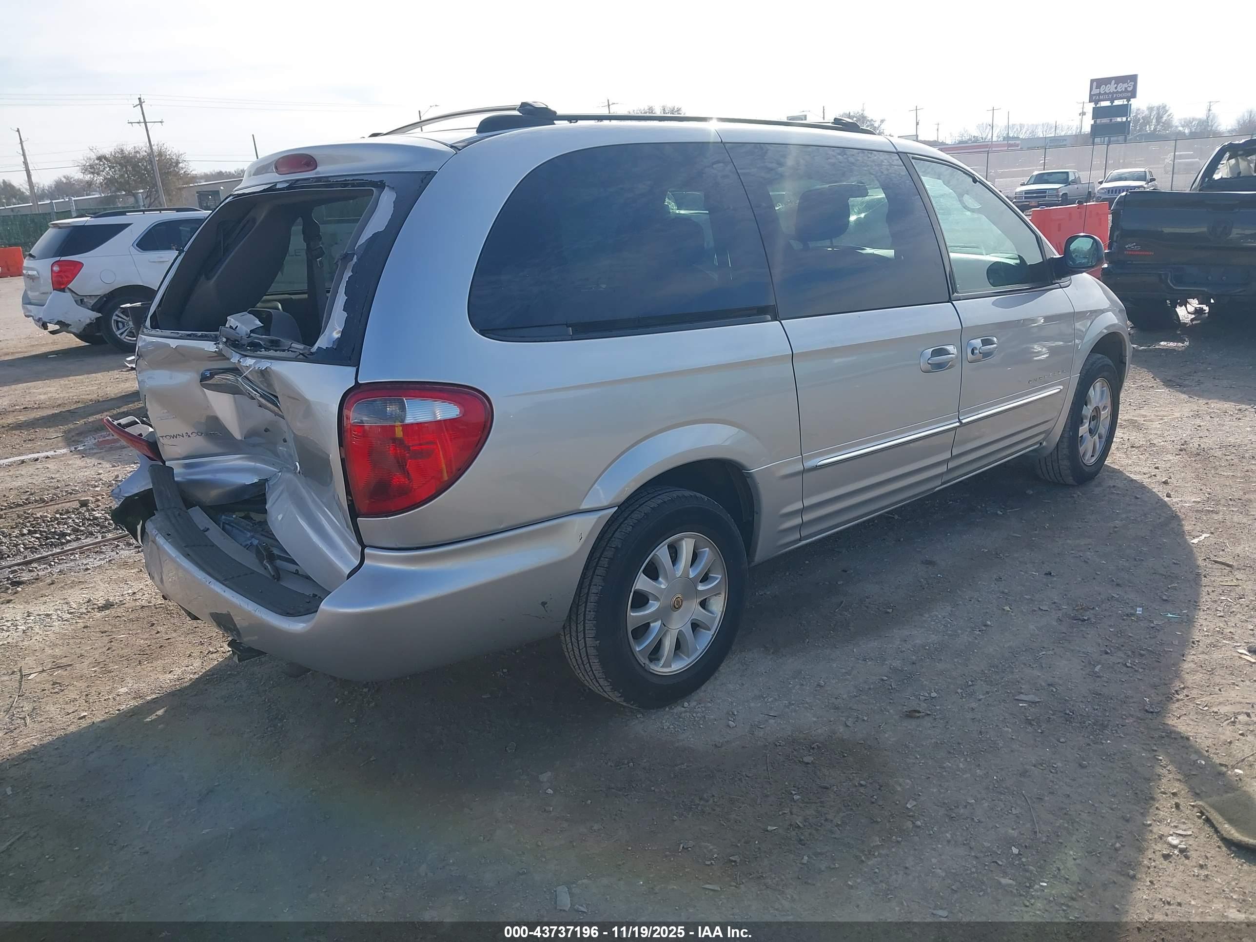 CHRYSLER TOWN image 4