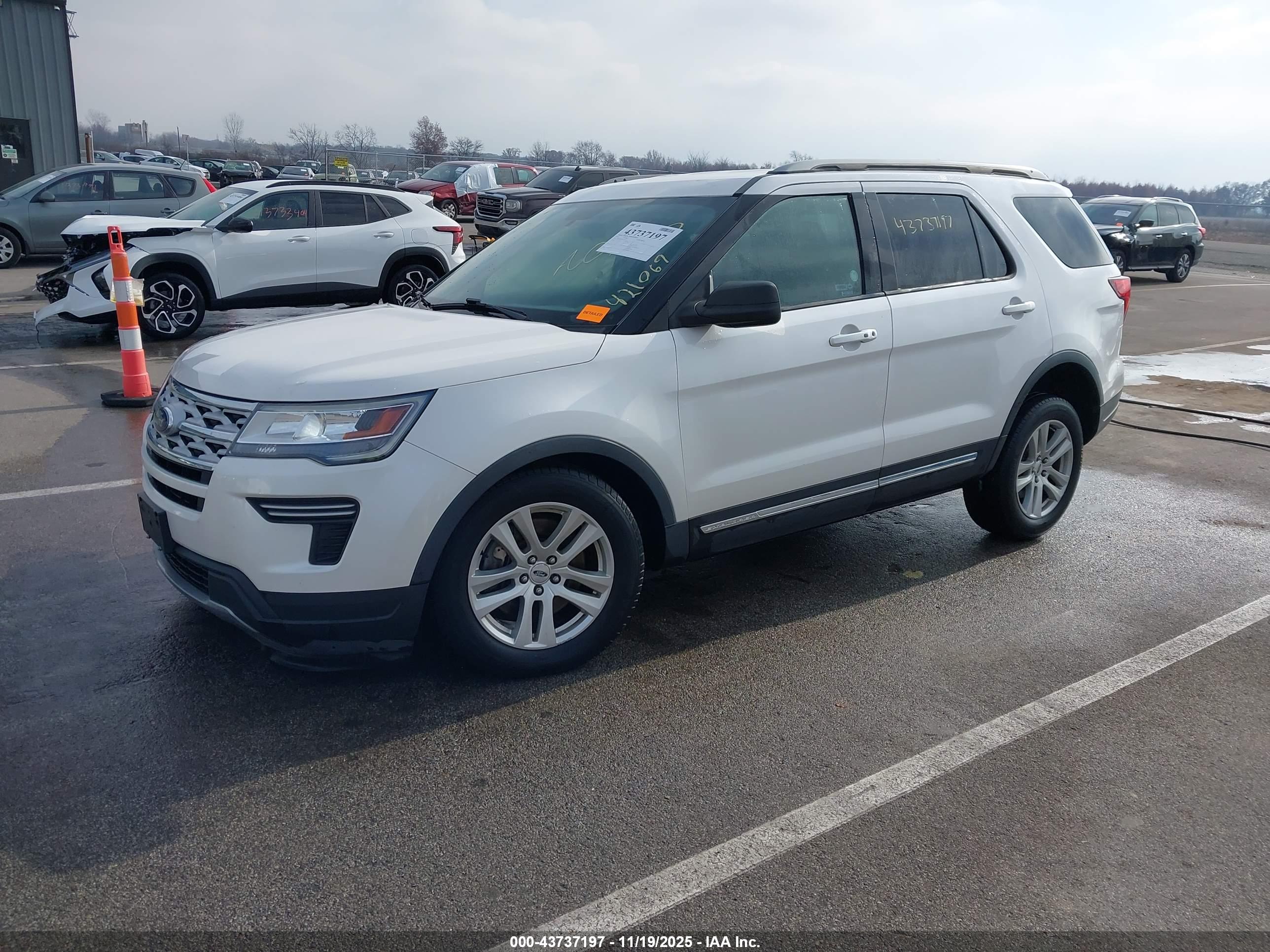 FORD EXPLORER image 2