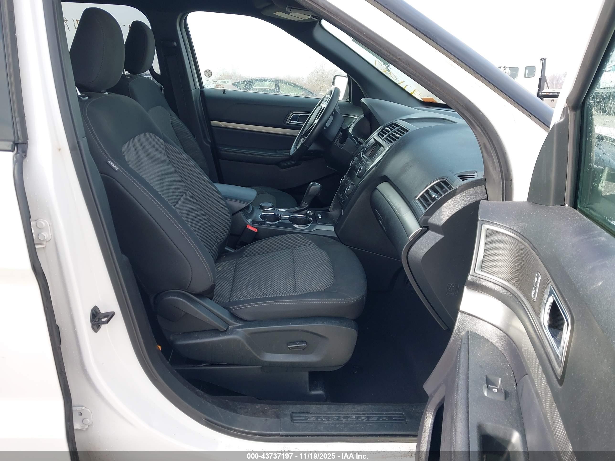 FORD EXPLORER image 5