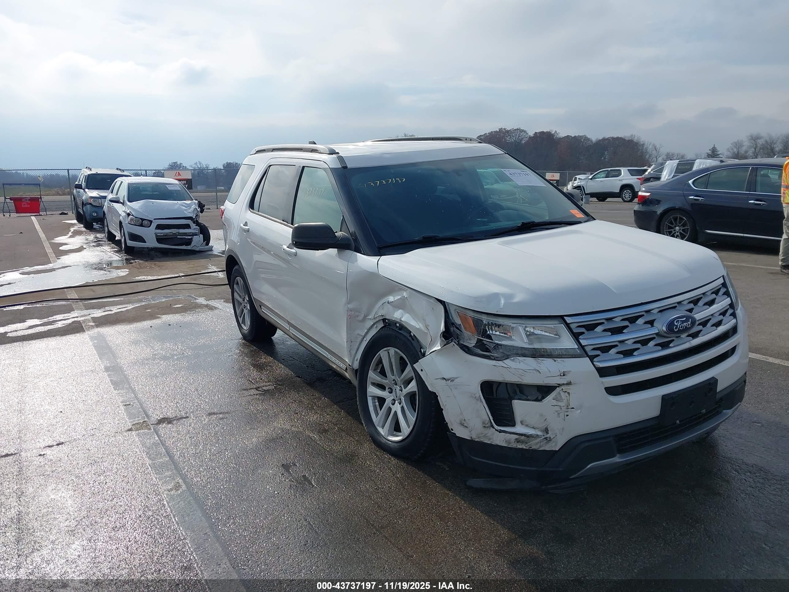 FORD EXPLORER image 6