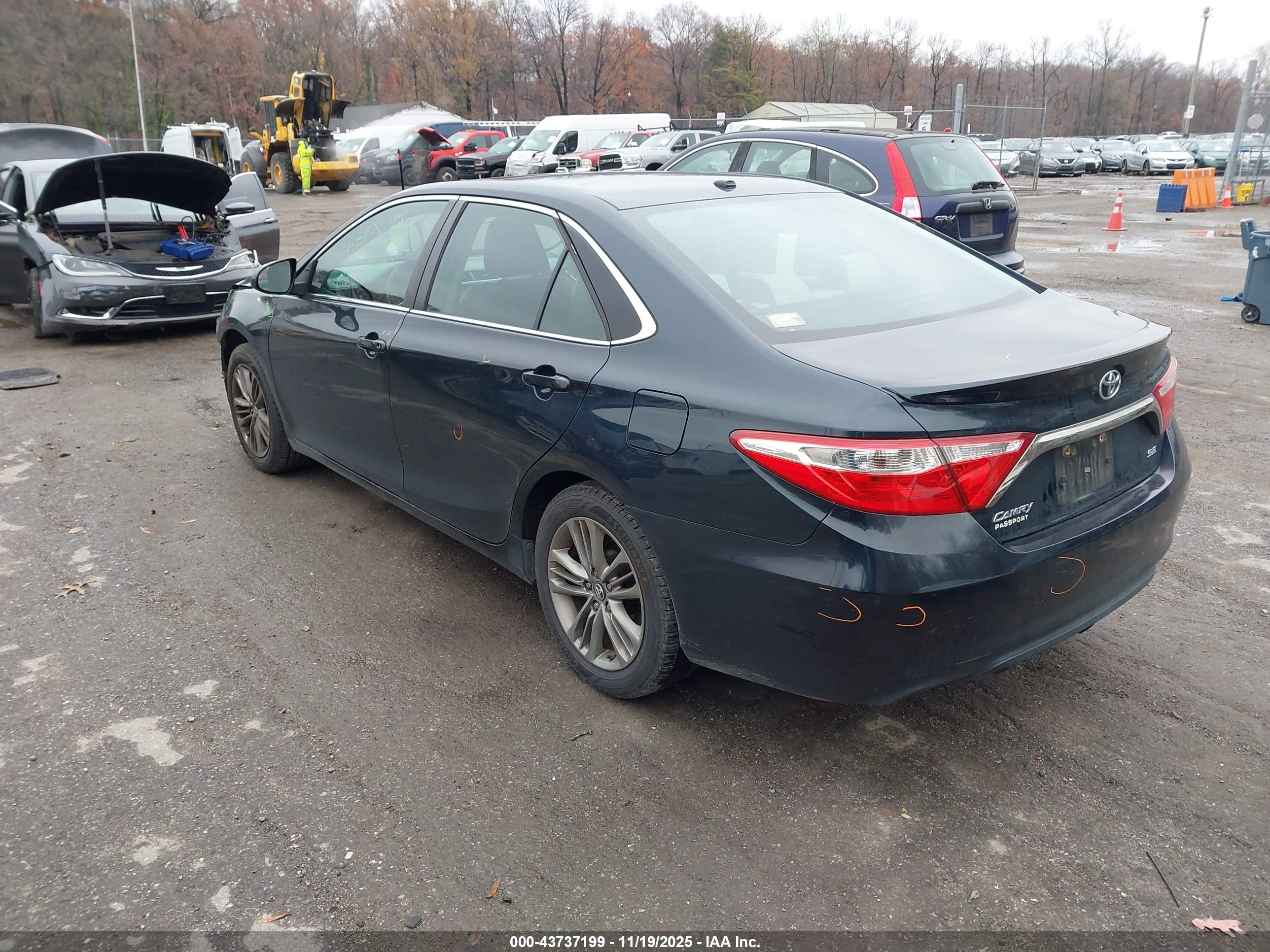 TOYOTA CAMRY image 3