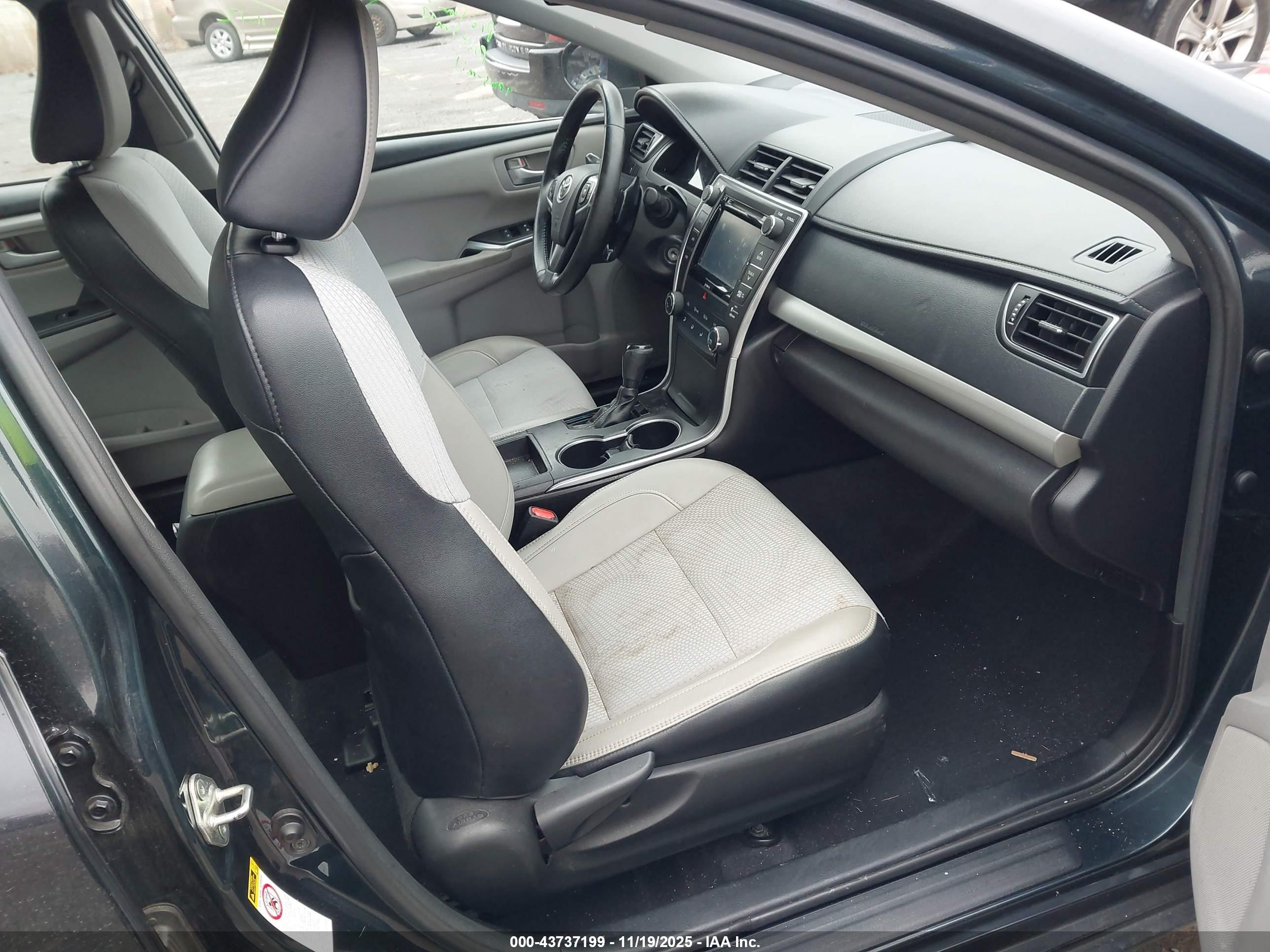 TOYOTA CAMRY image 5
