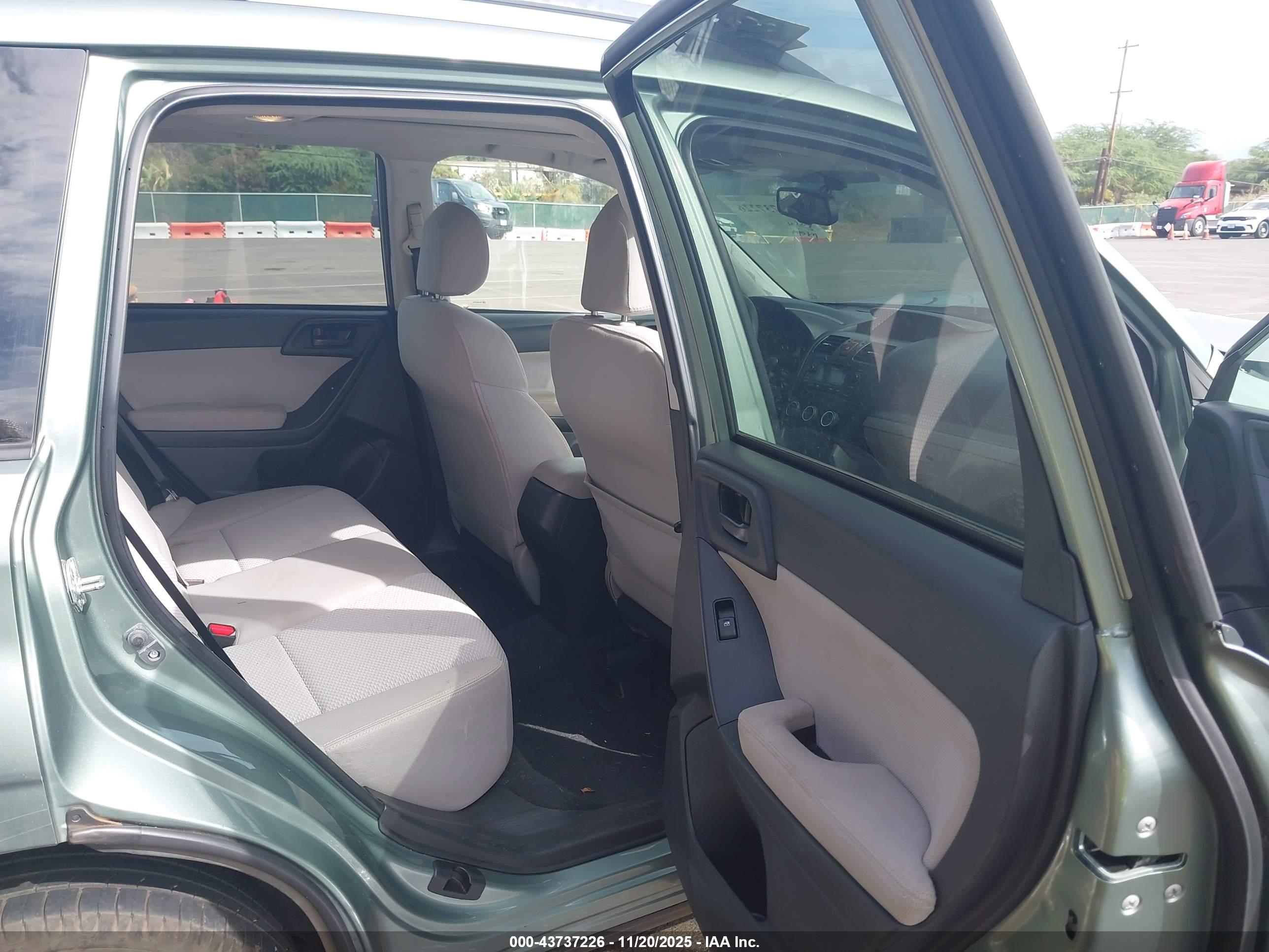 SUBARU FORESTER image 8