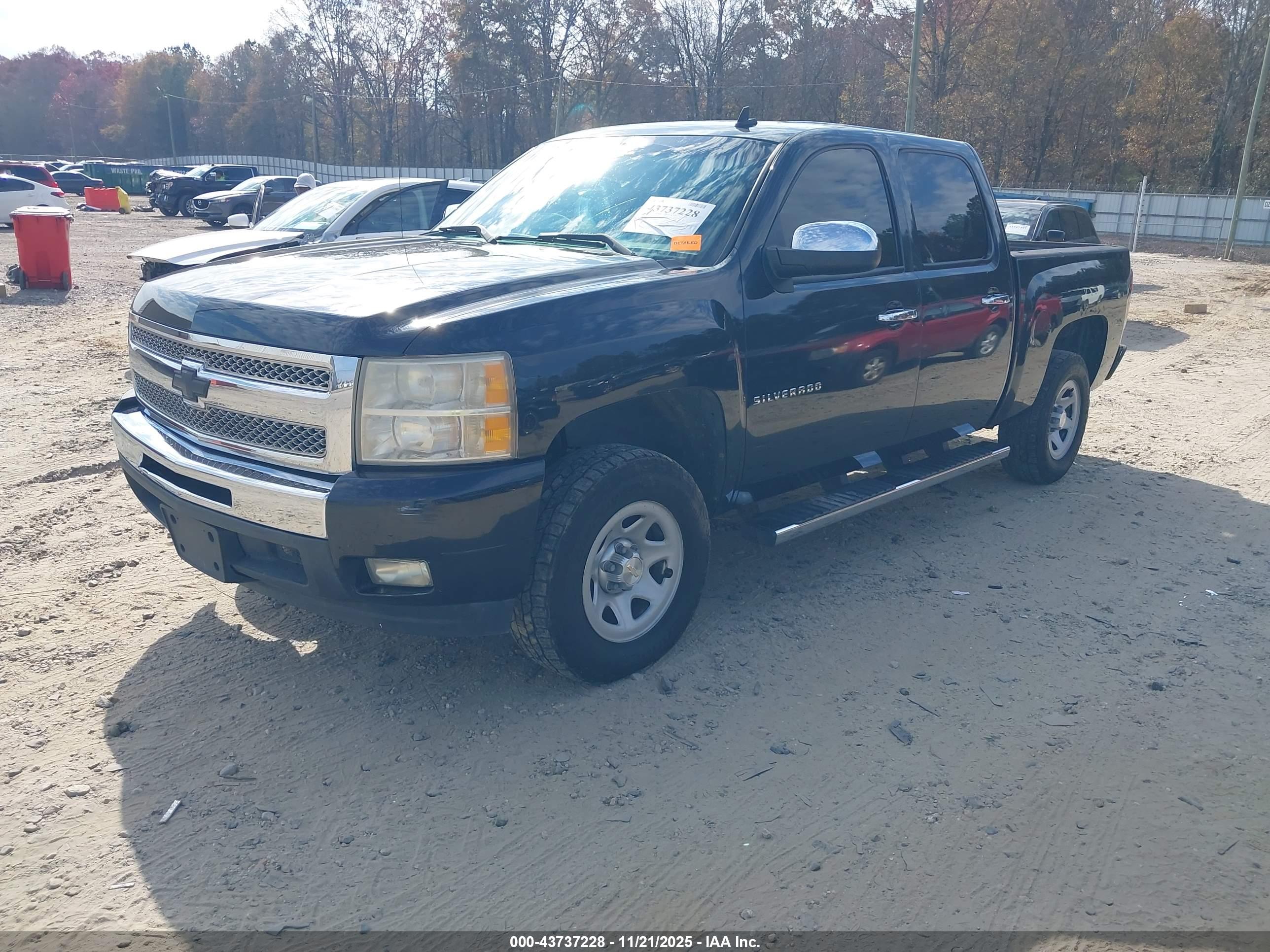 CHEVROLET SILVERADO image 2