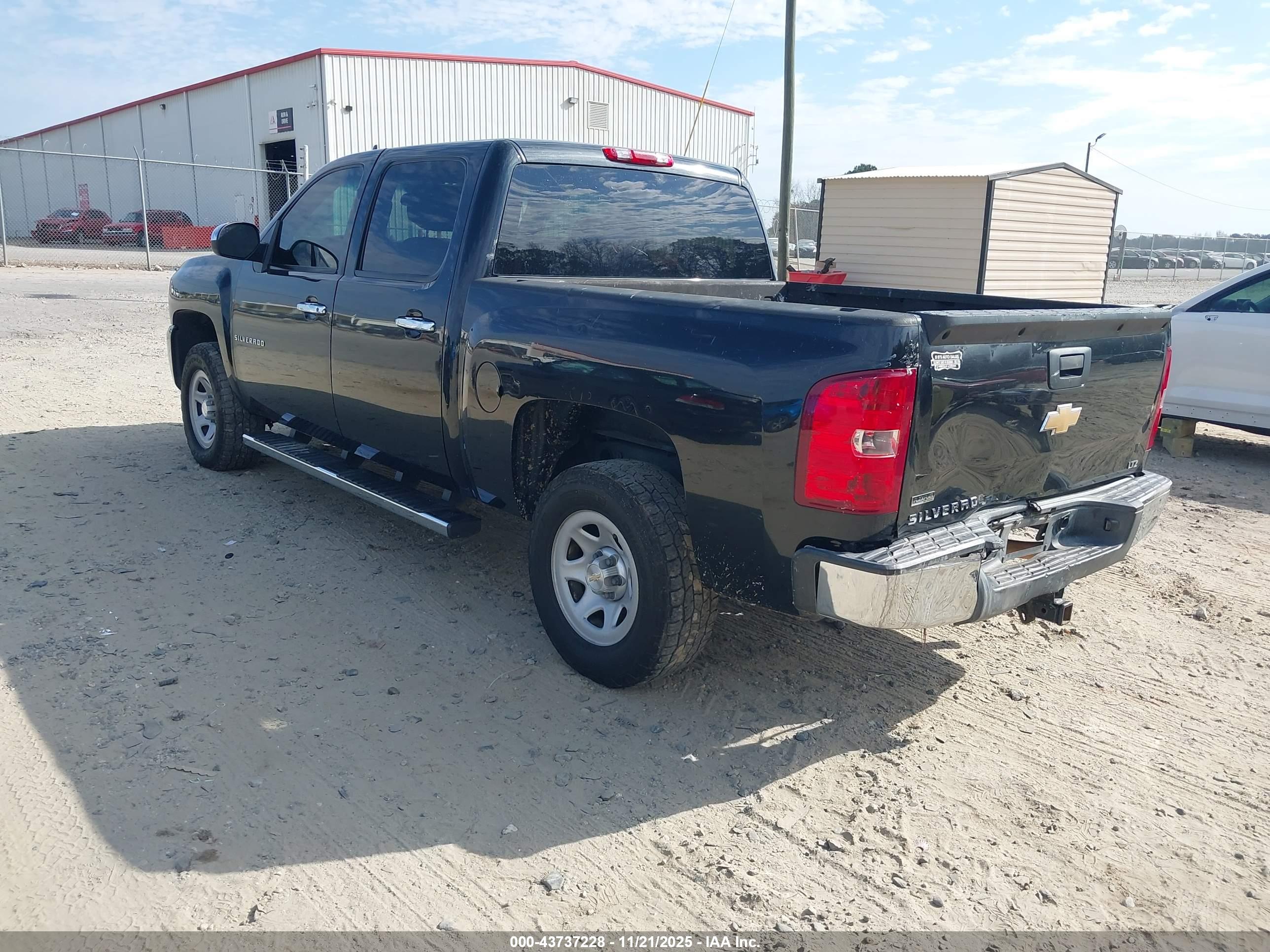 CHEVROLET SILVERADO image 3