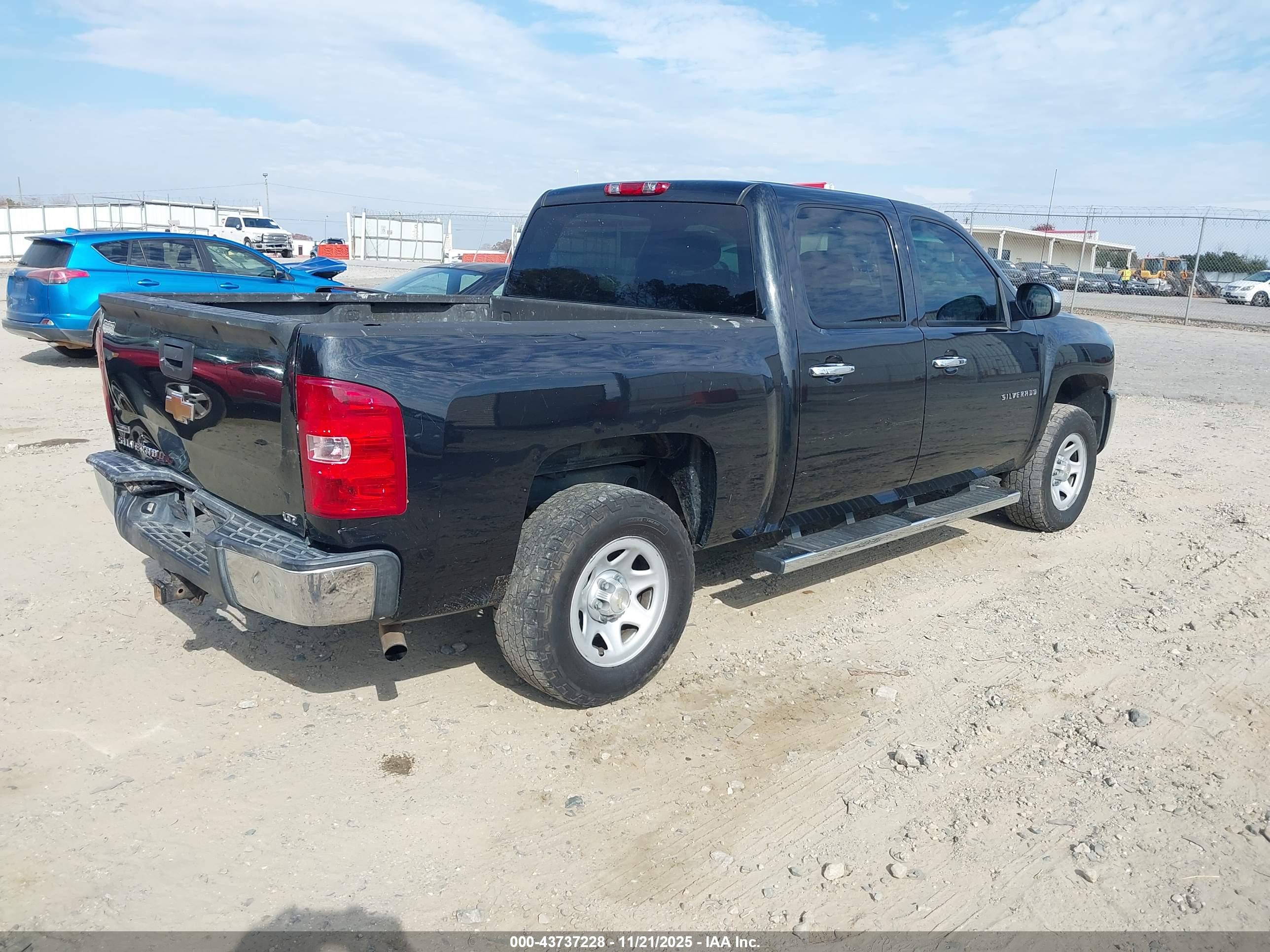CHEVROLET SILVERADO image 4