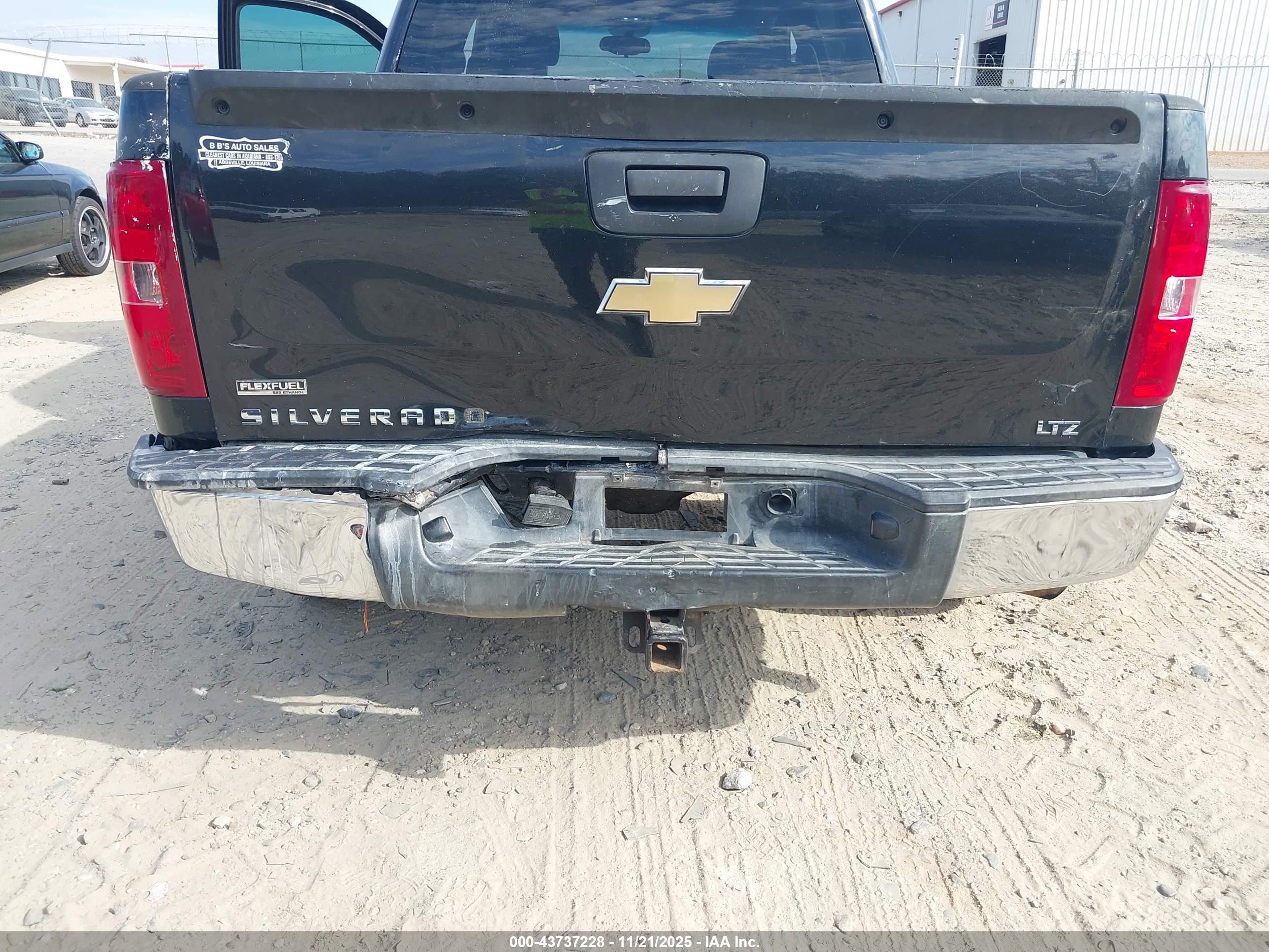 CHEVROLET SILVERADO image 6