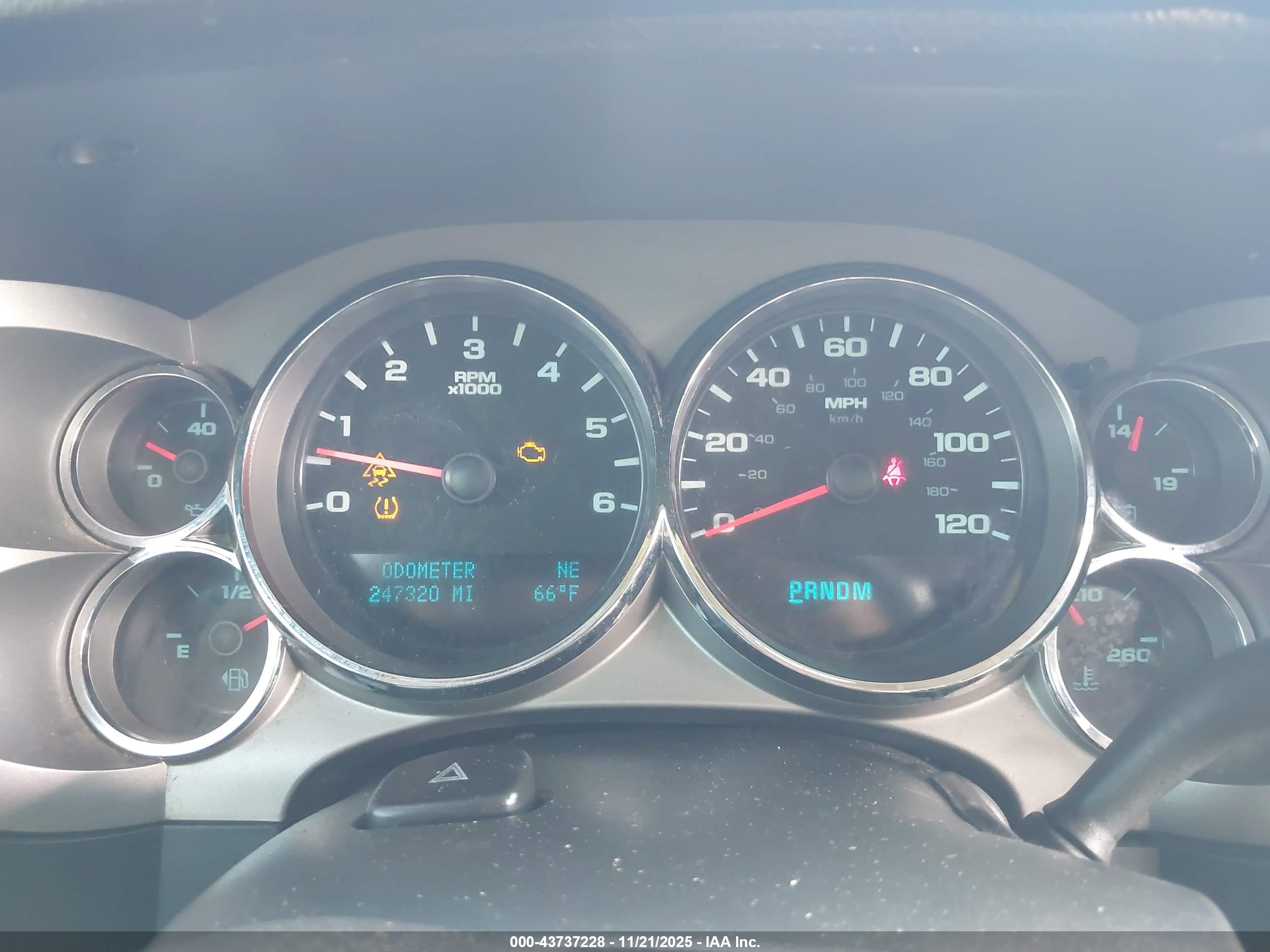 CHEVROLET SILVERADO image 7