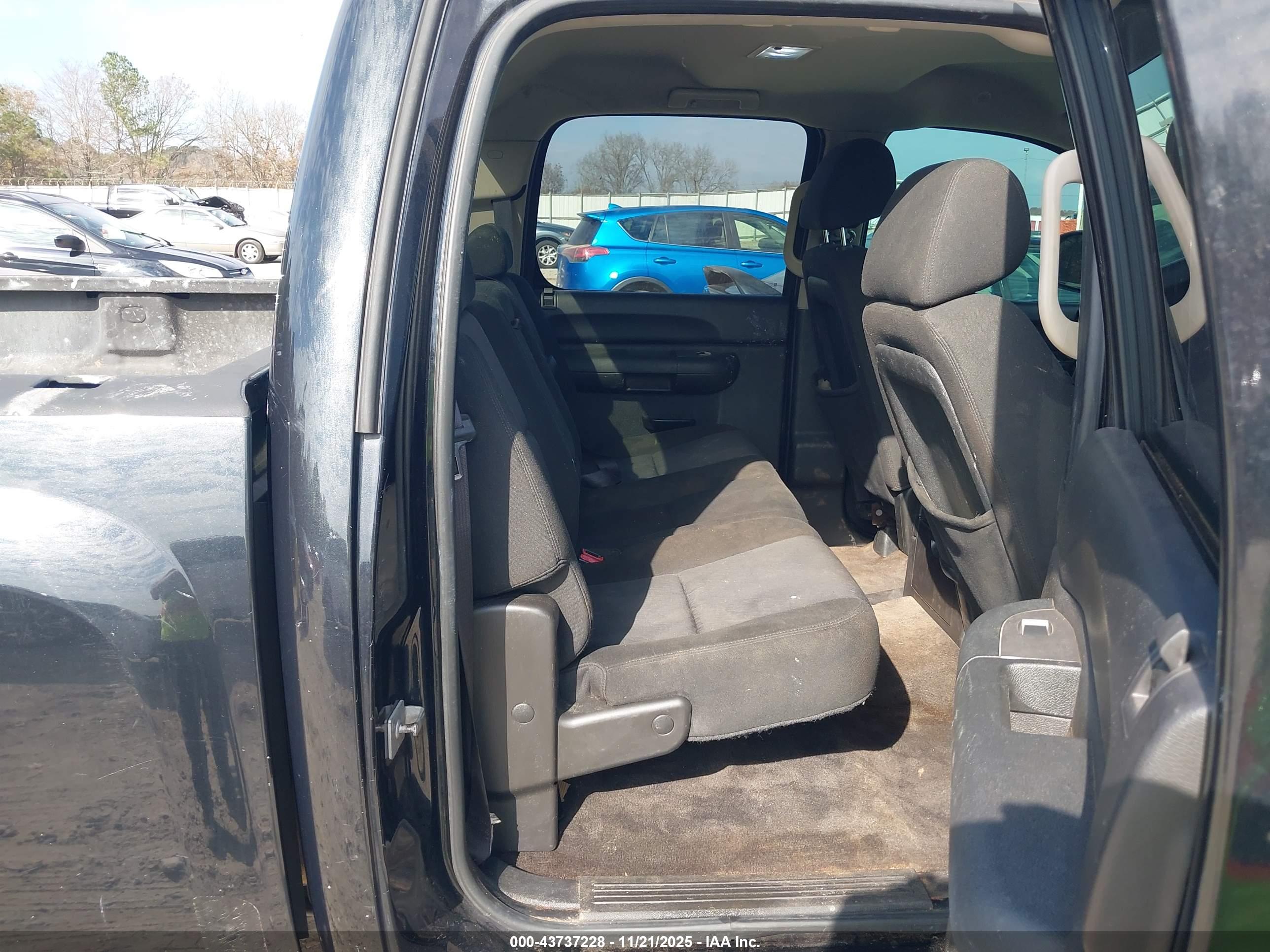 CHEVROLET SILVERADO image 8