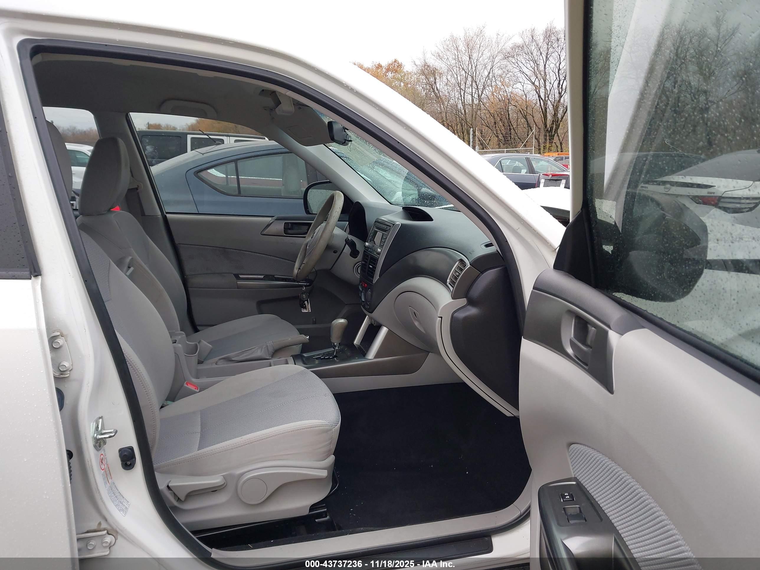 SUBARU FORESTER image 5