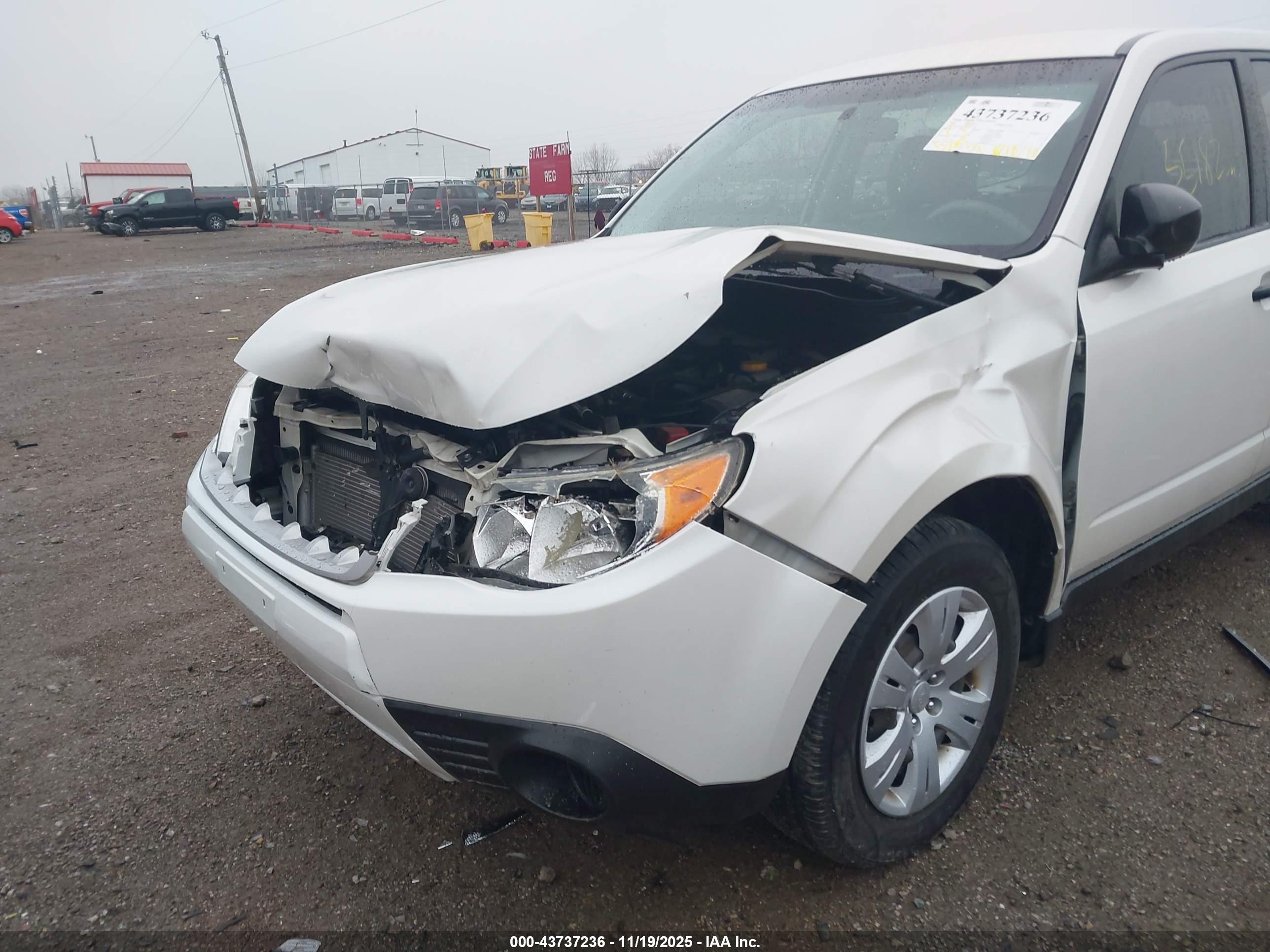 SUBARU FORESTER image 6