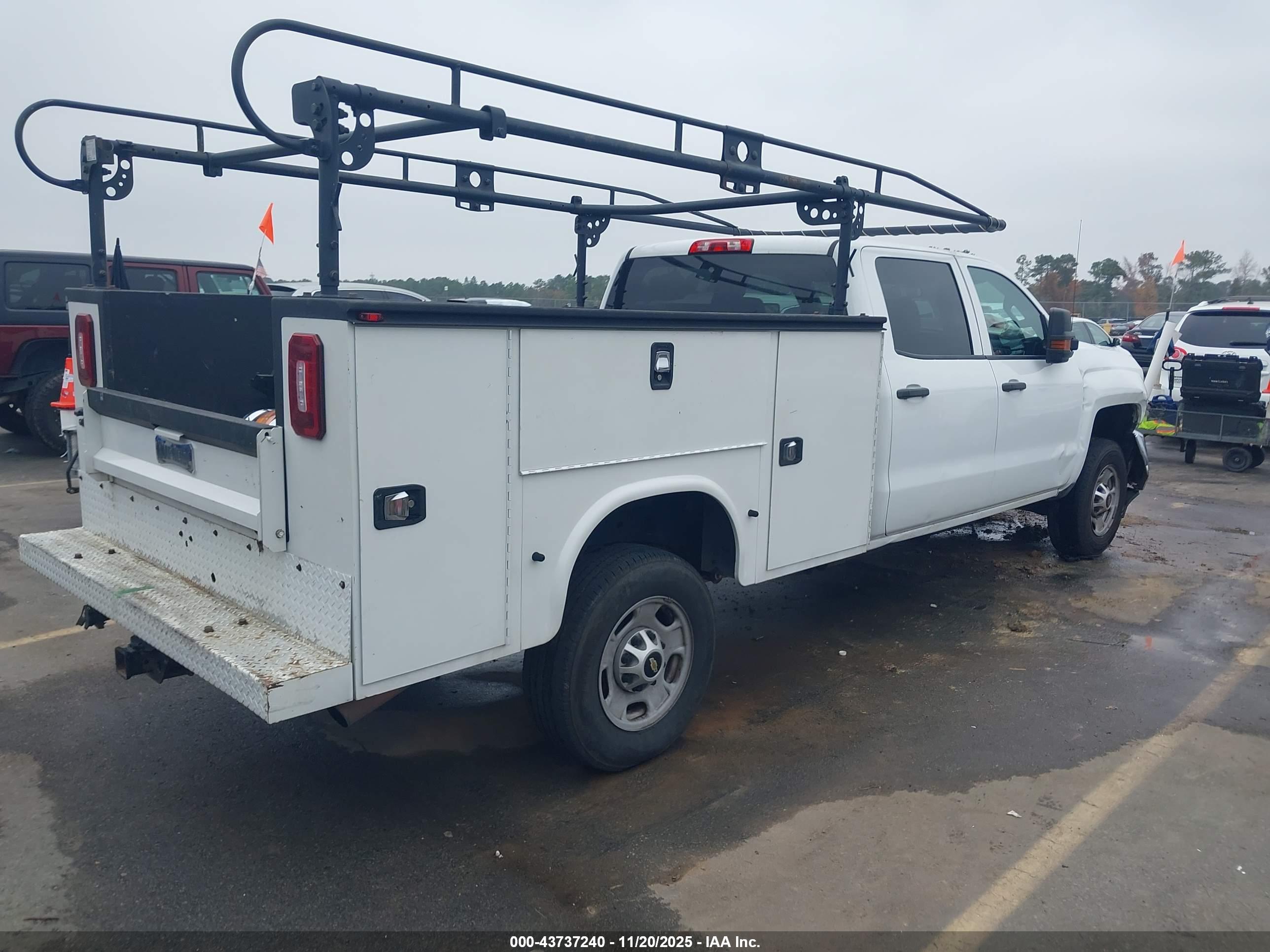 CHEVROLET SILVERADO image 4