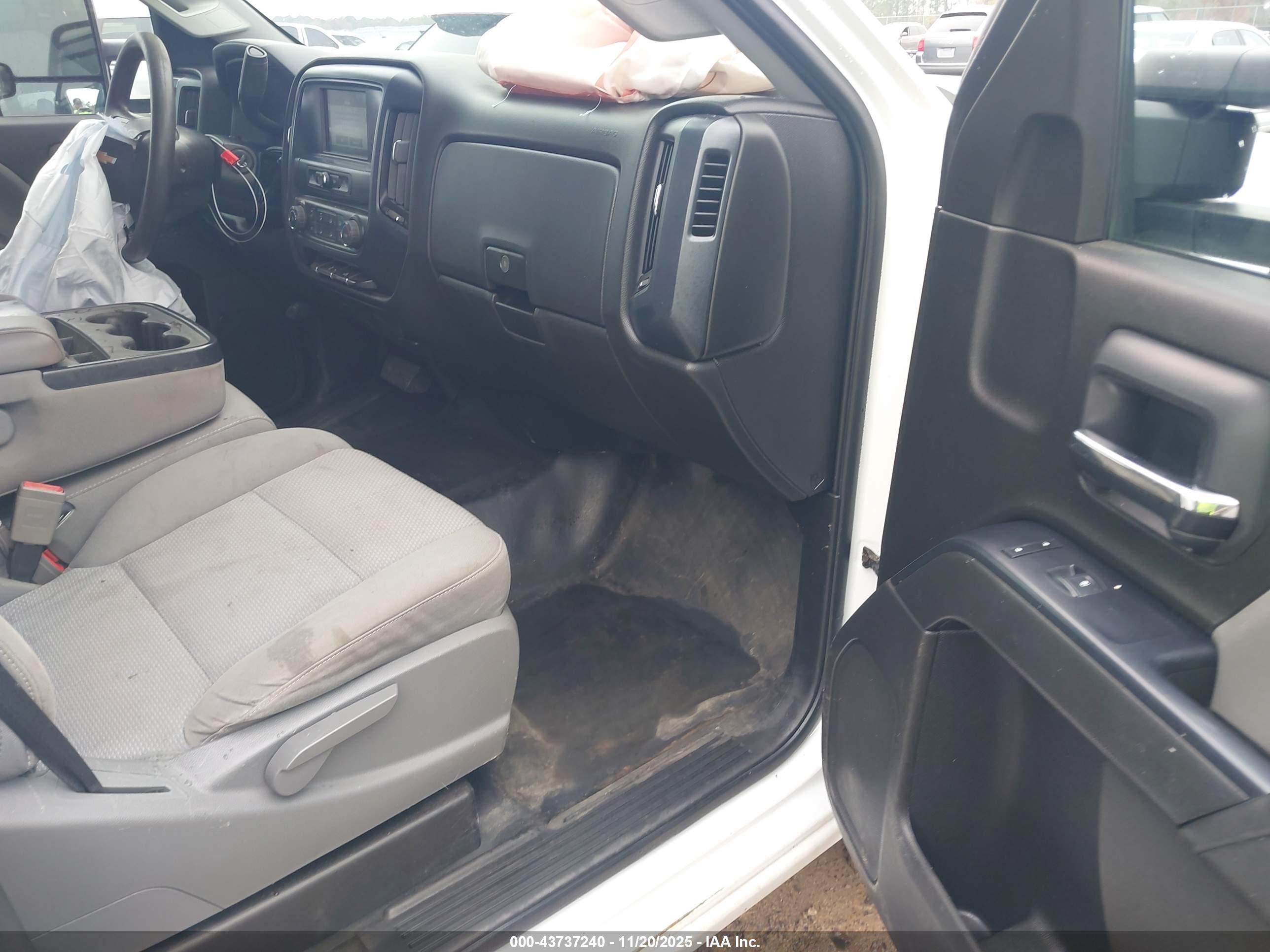 CHEVROLET SILVERADO image 5