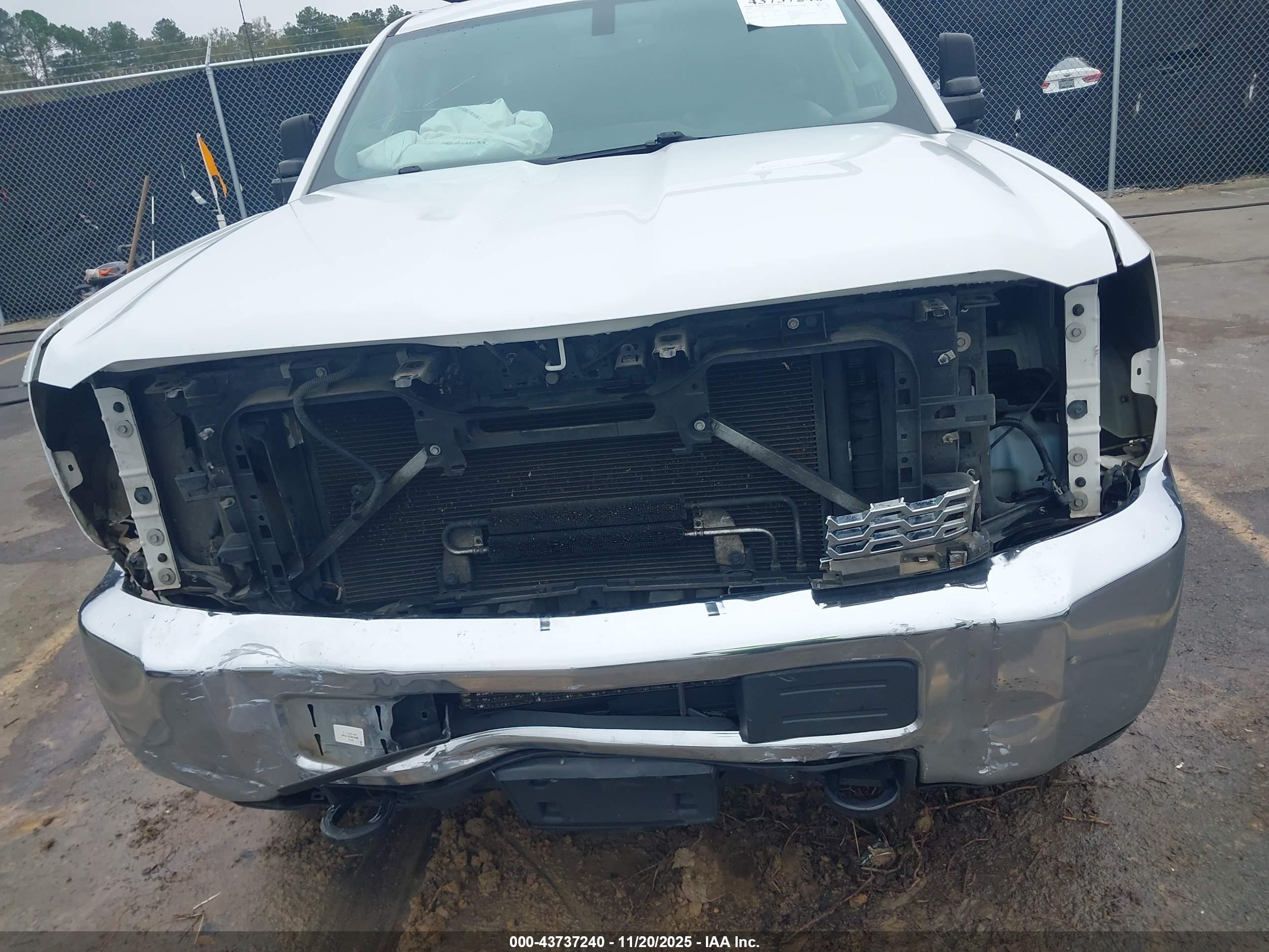 CHEVROLET SILVERADO image 6