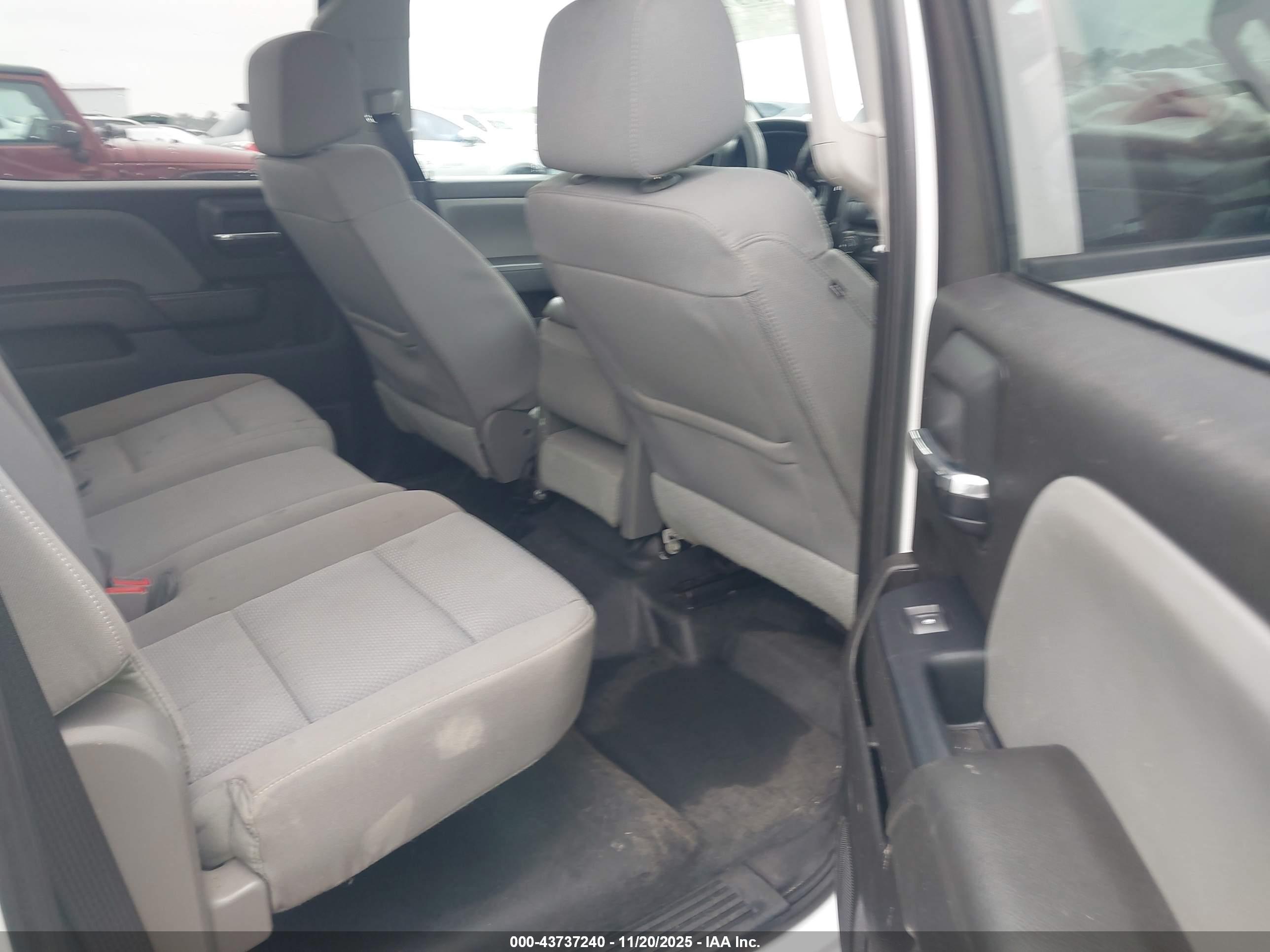 CHEVROLET SILVERADO image 8