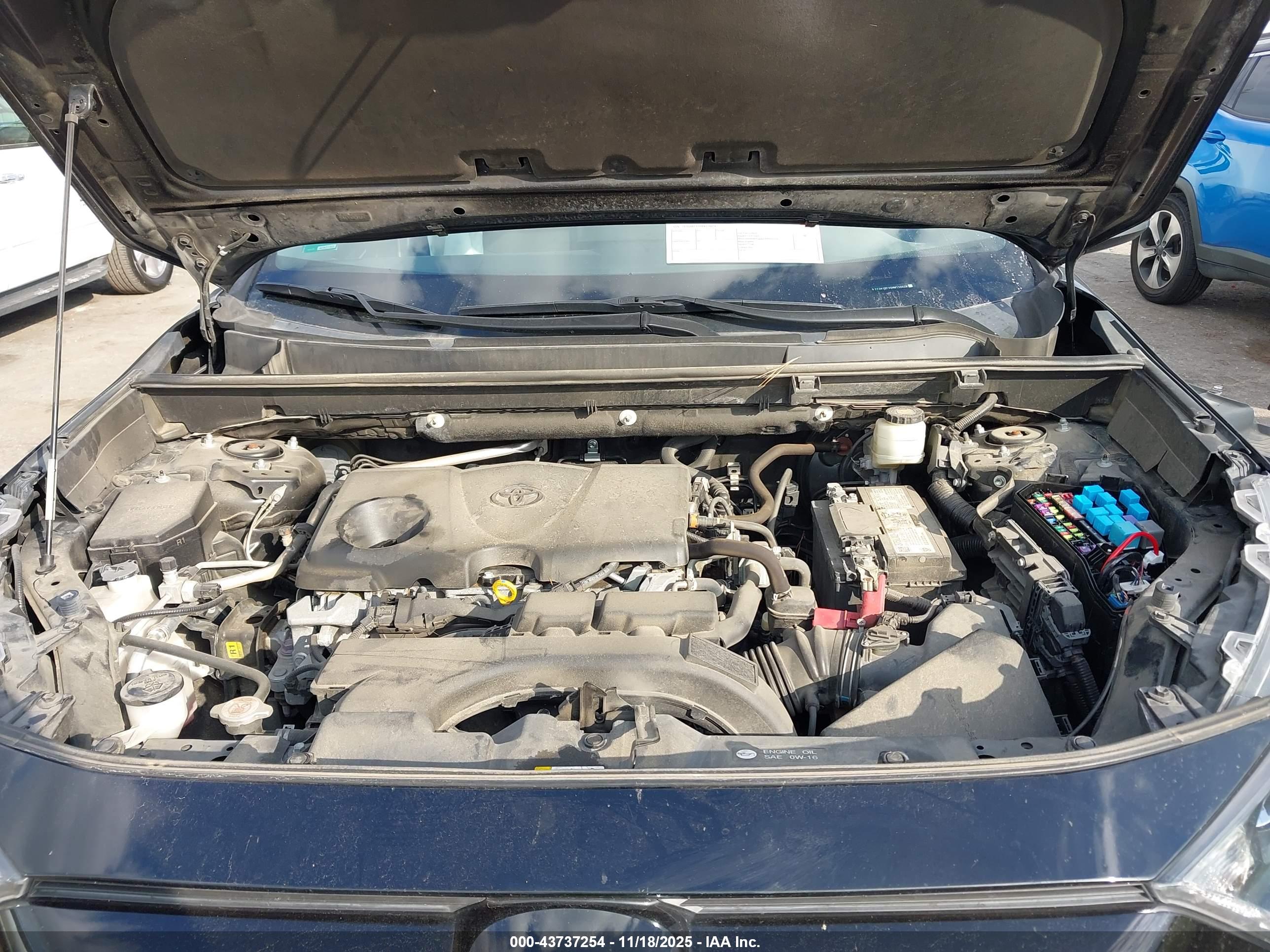 TOYOTA RAV4 image 10
