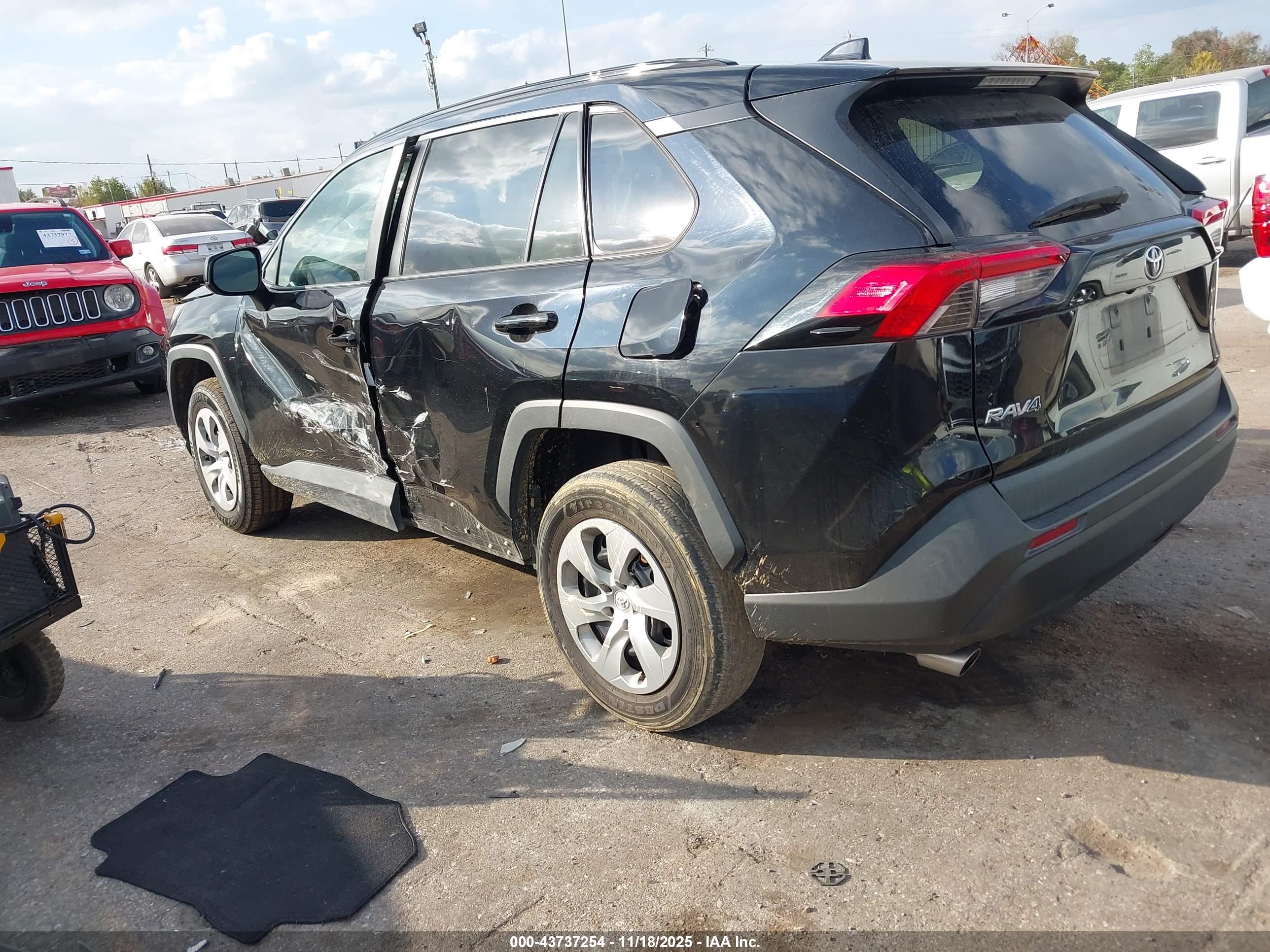 TOYOTA RAV4 image 3