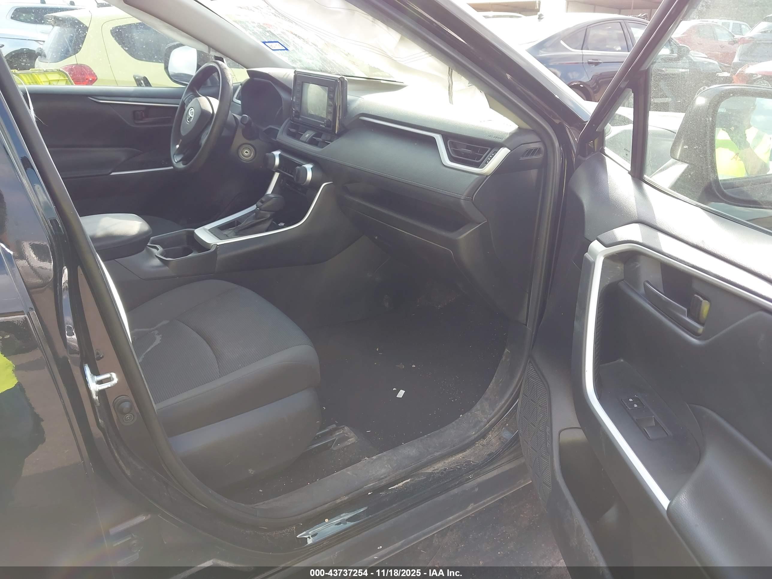 TOYOTA RAV4 image 5