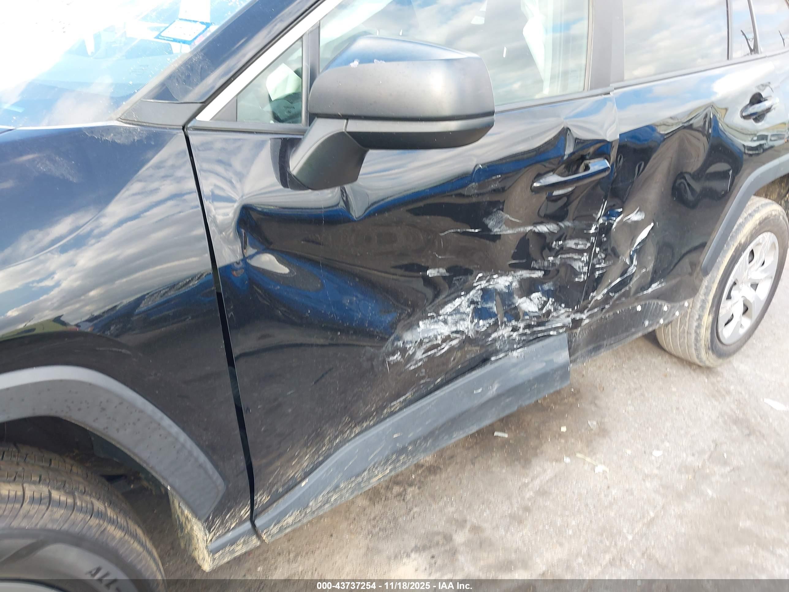 TOYOTA RAV4 image 6