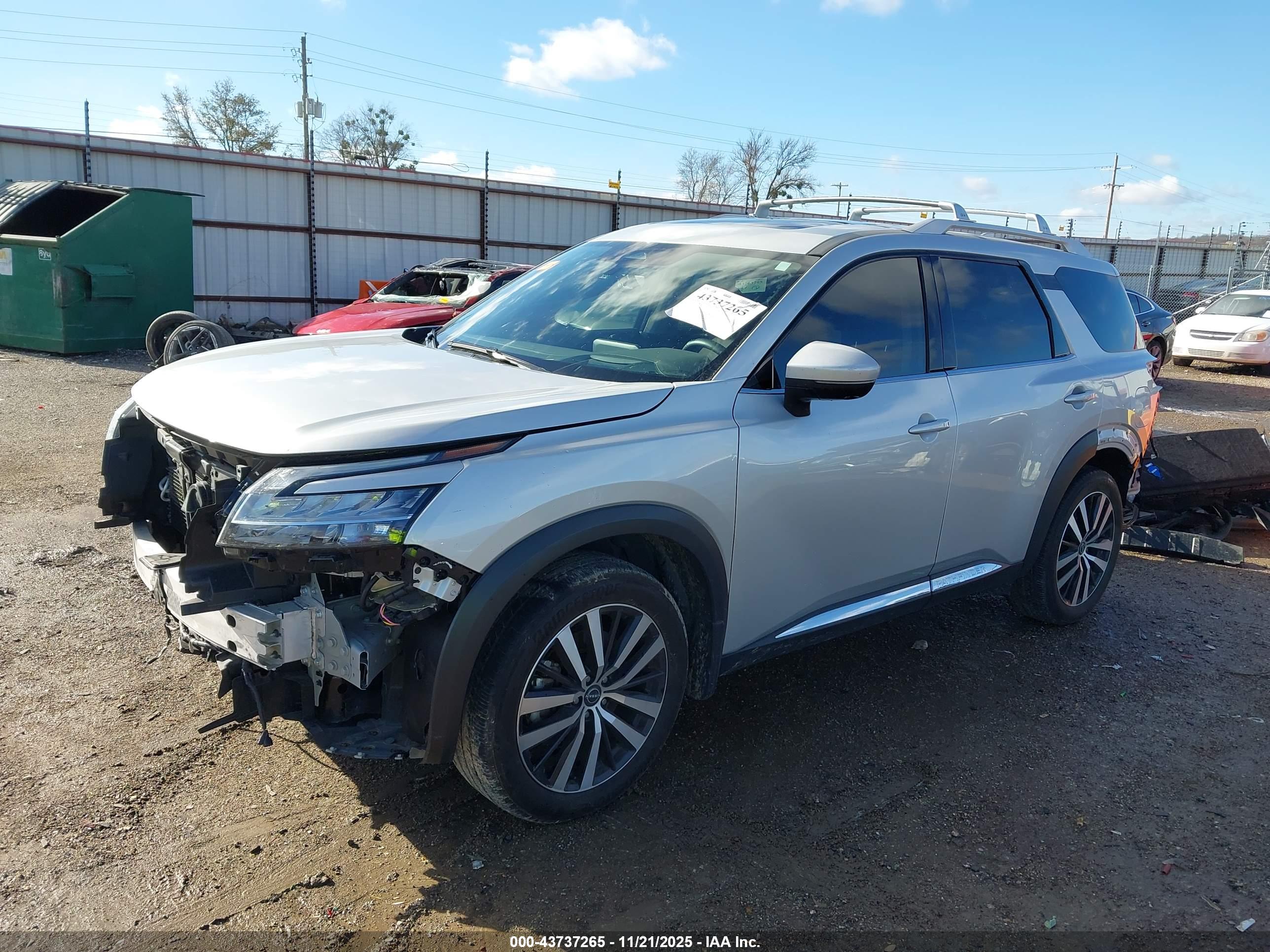 NISSAN PATHFINDER image 2
