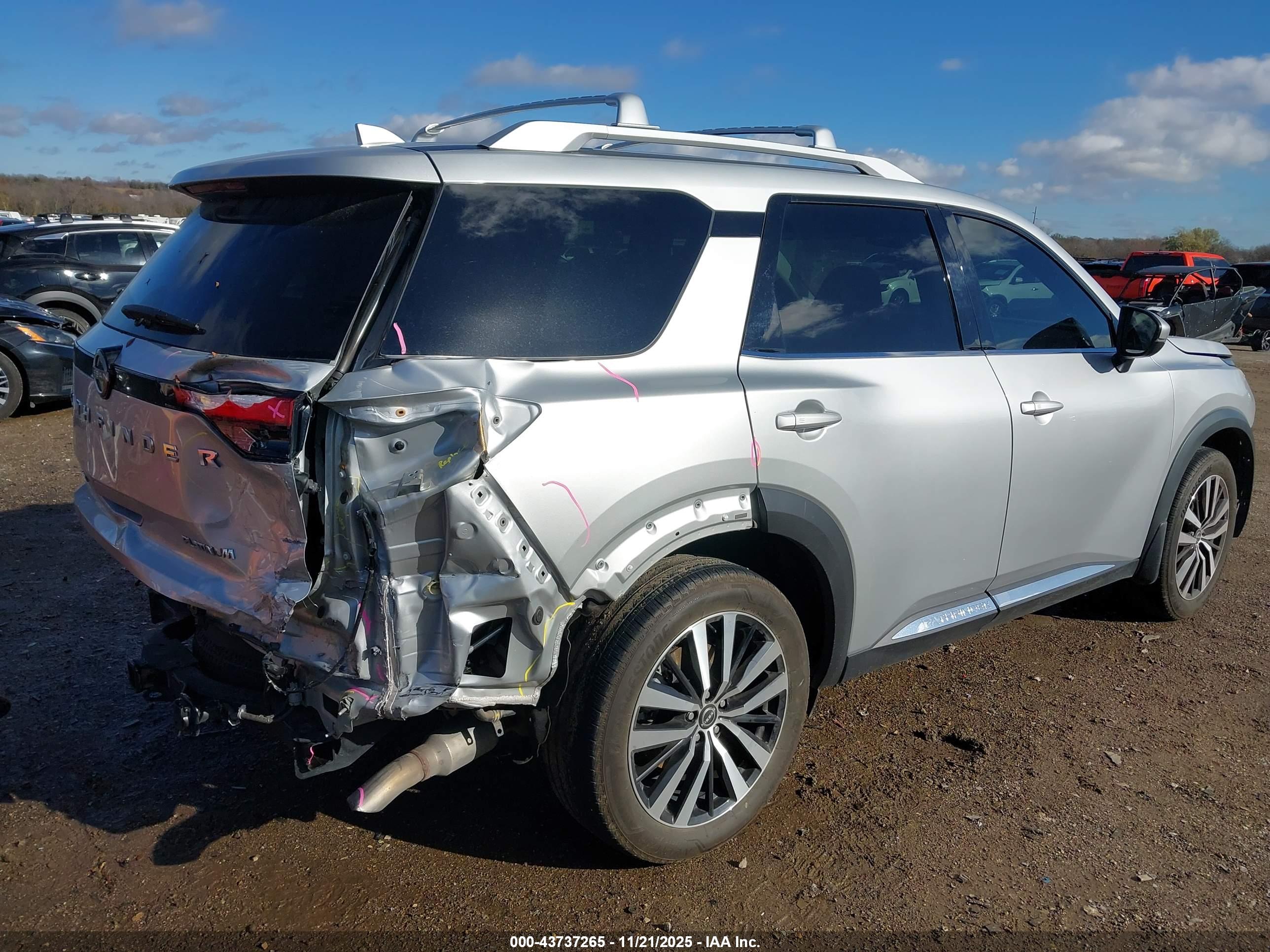 NISSAN PATHFINDER image 4