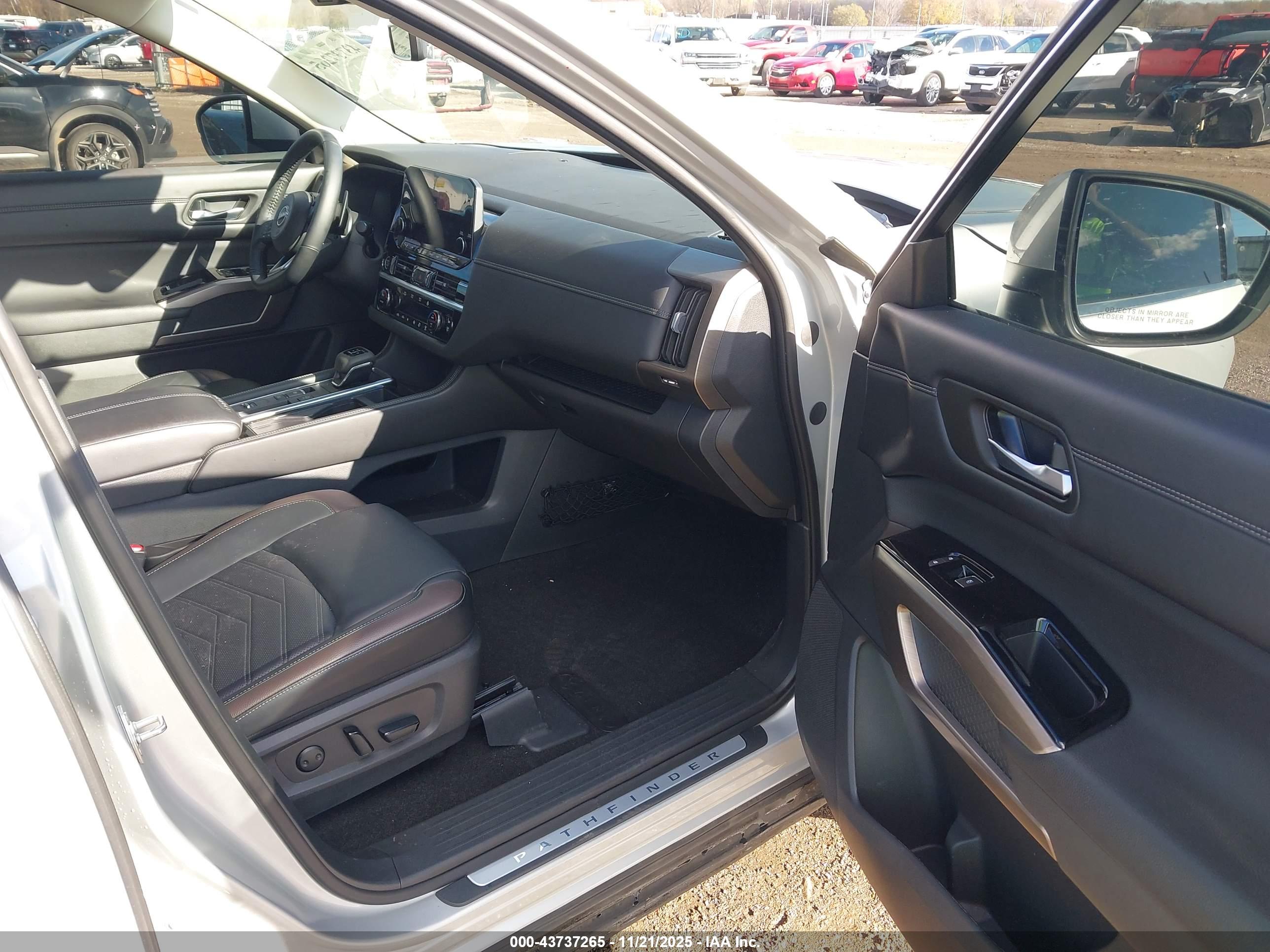 NISSAN PATHFINDER image 5