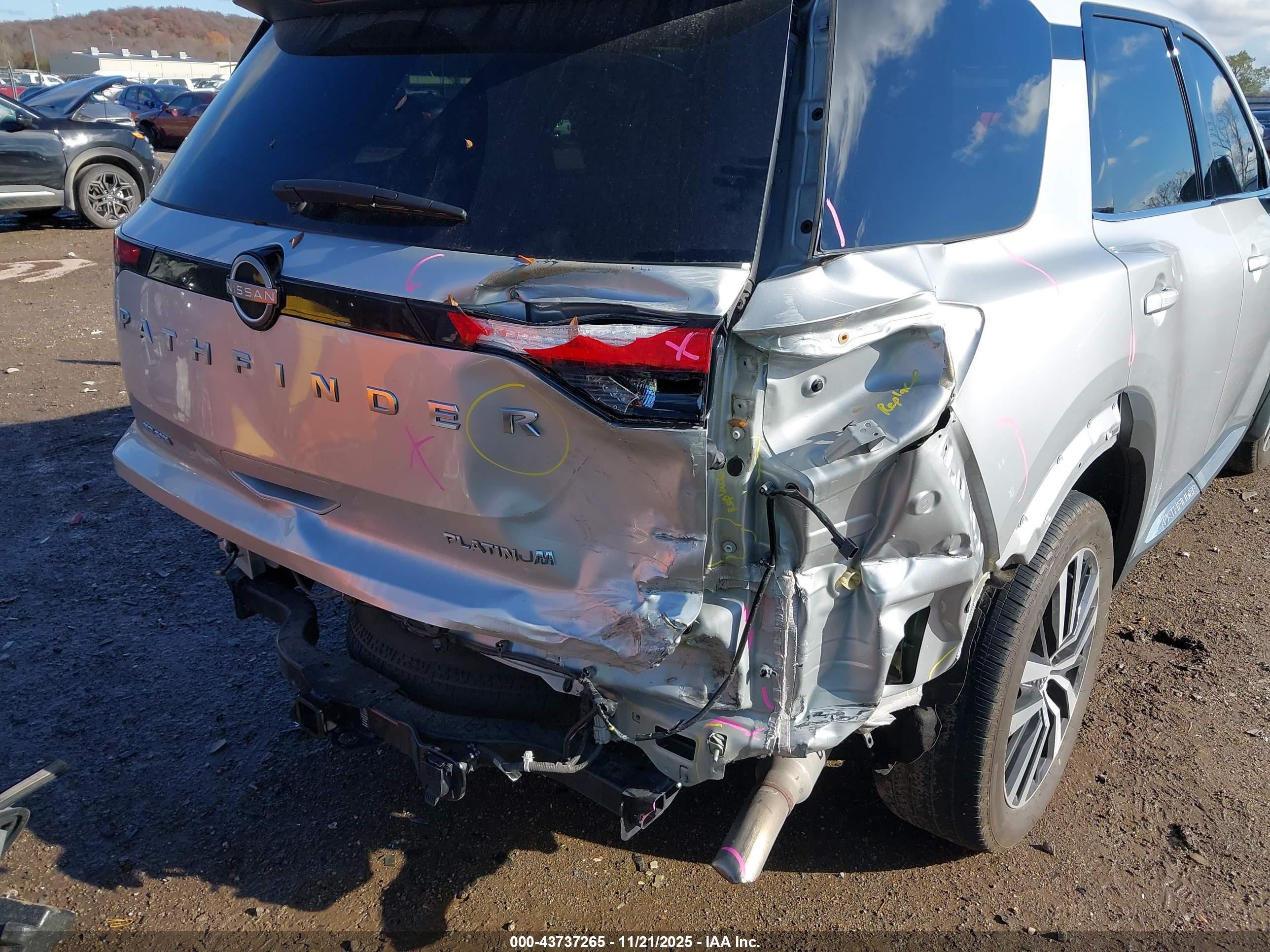 NISSAN PATHFINDER image 6