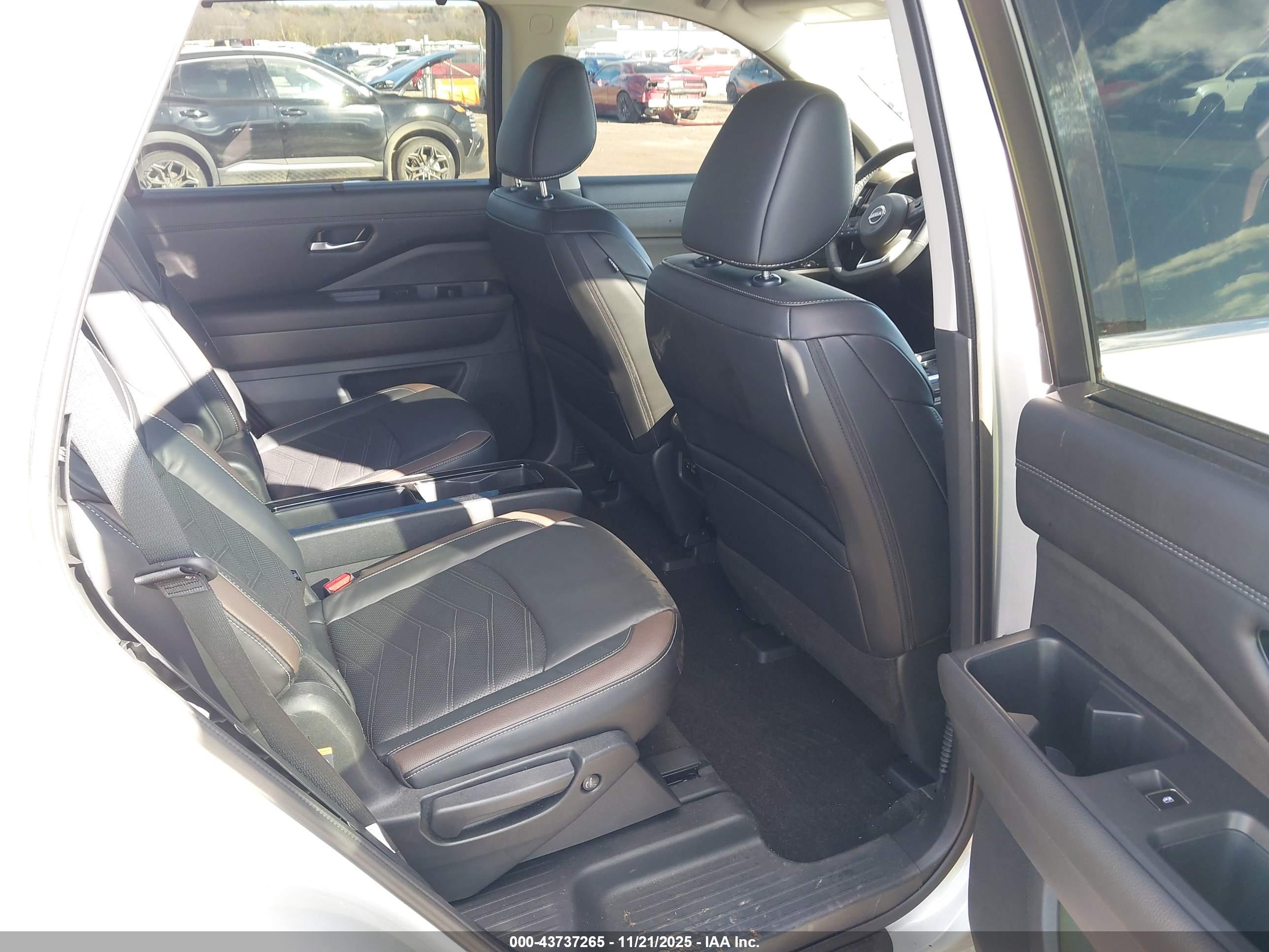 NISSAN PATHFINDER image 8