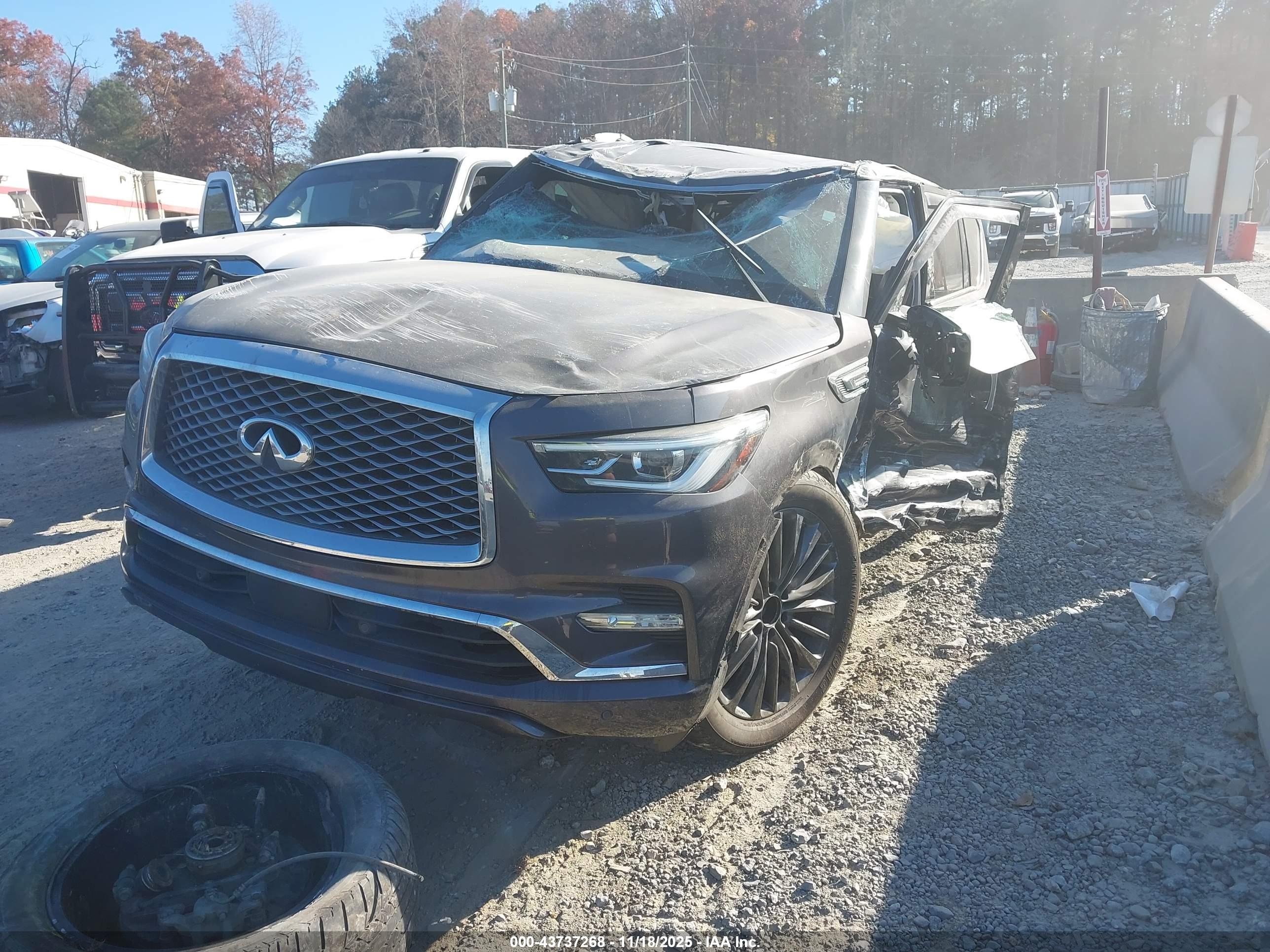INFINITI QX80 image 2