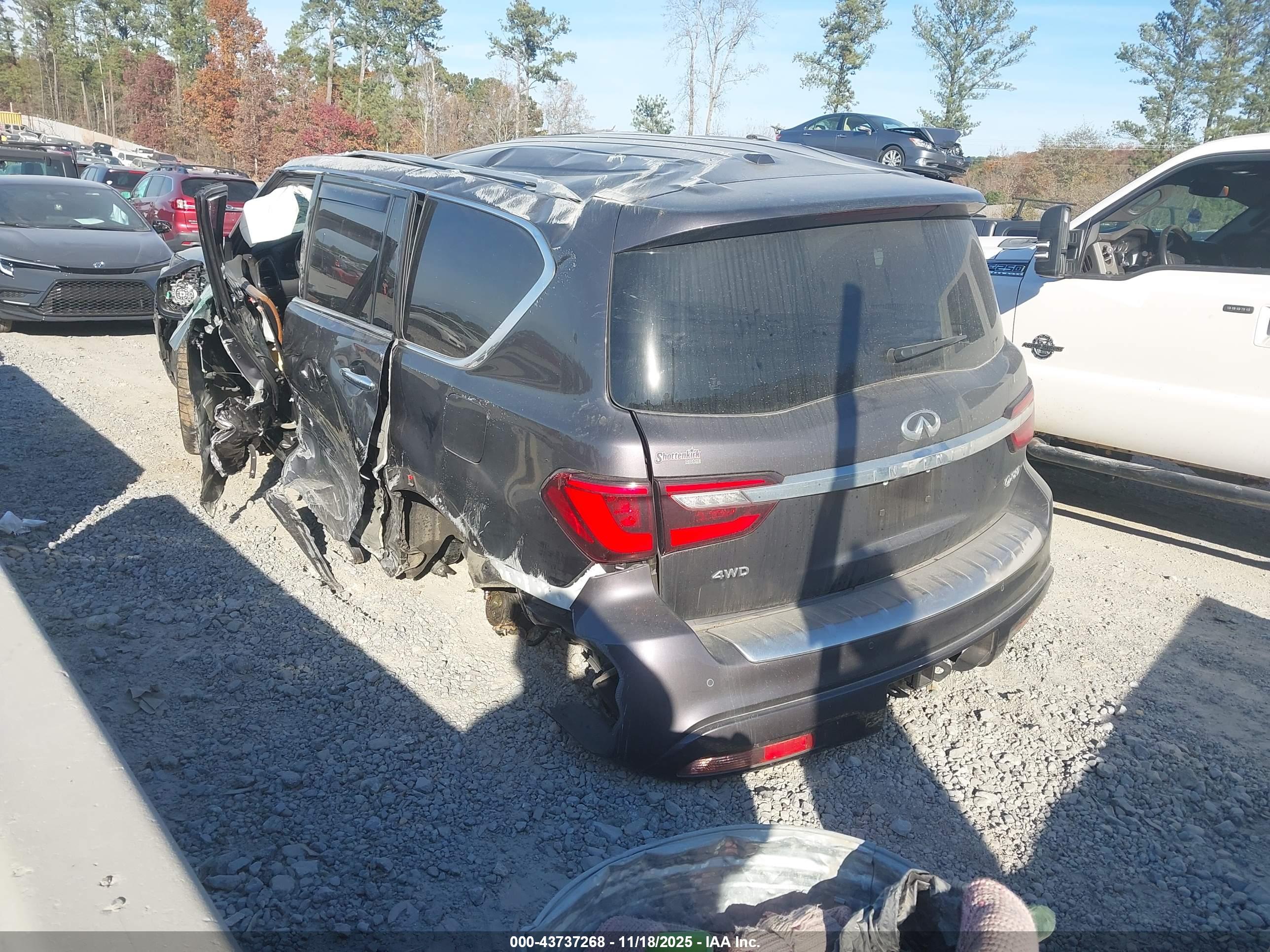 INFINITI QX80 image 3