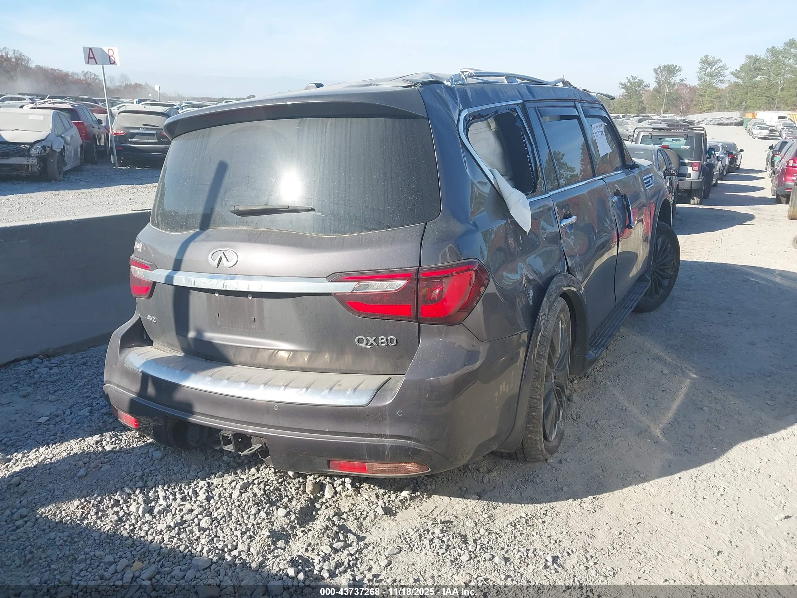 INFINITI QX80 image 4