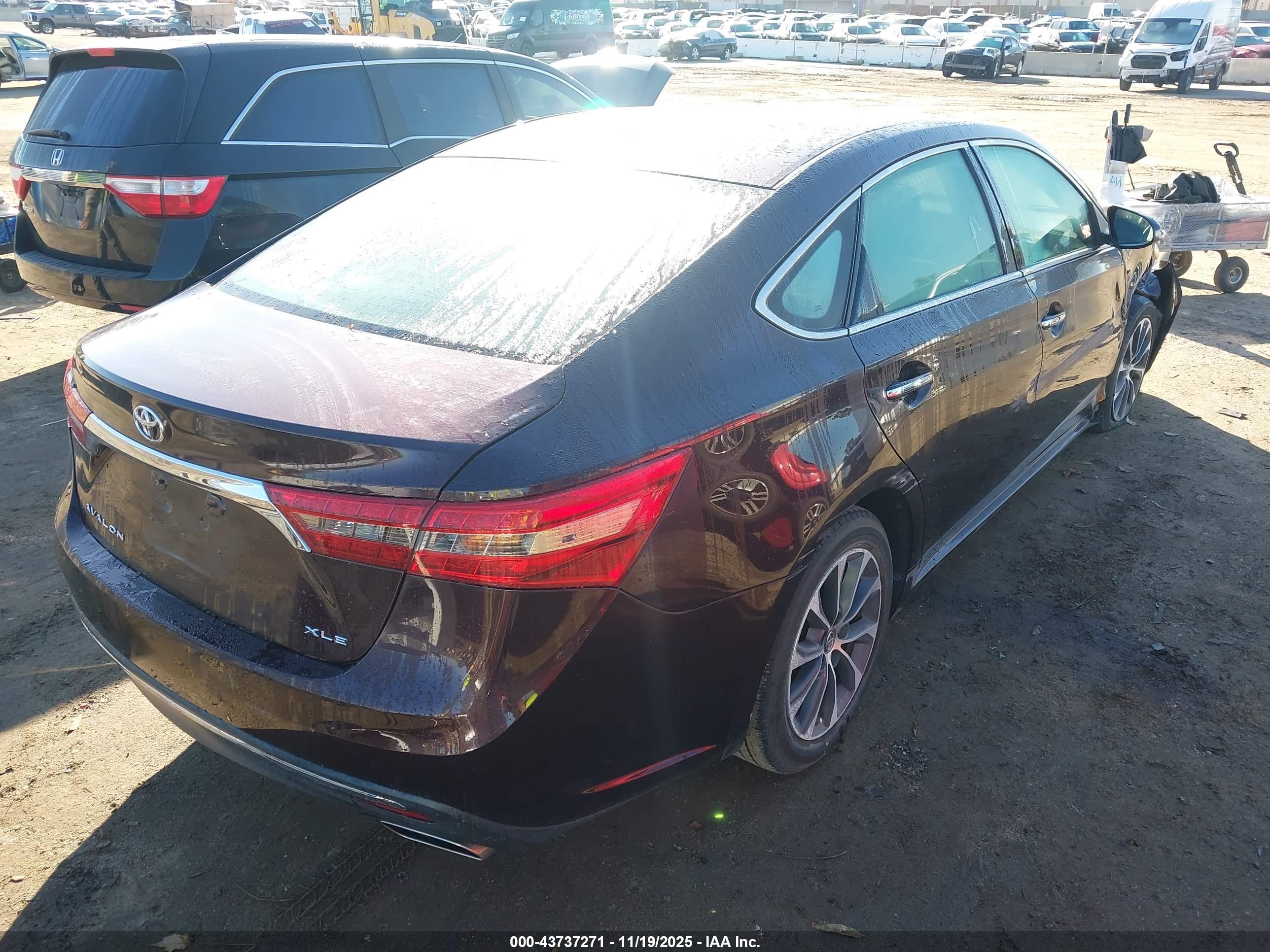 TOYOTA AVALON image 4