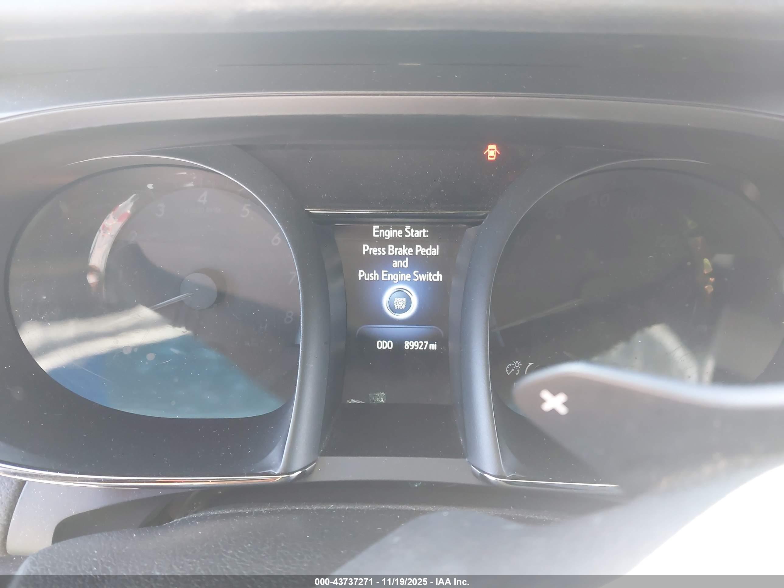 TOYOTA AVALON image 7