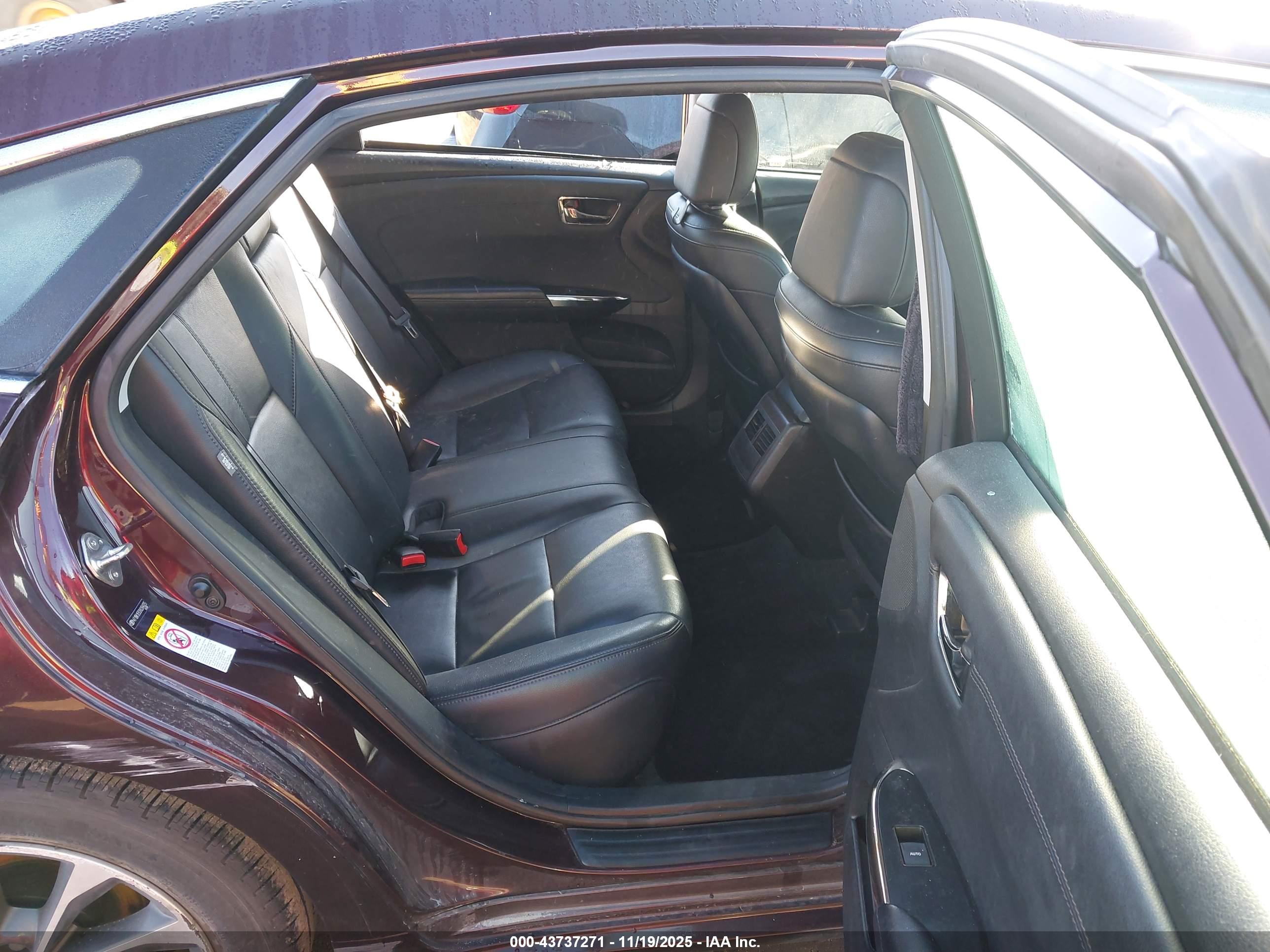 TOYOTA AVALON image 8