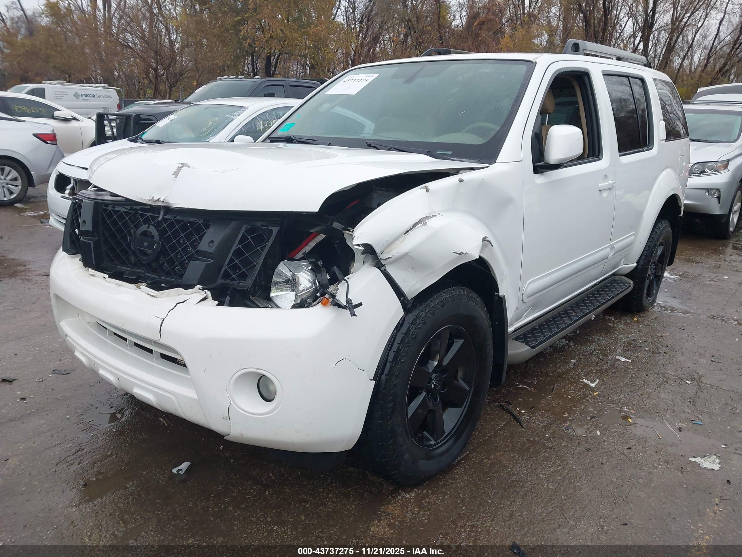 NISSAN PATHFINDER image 2