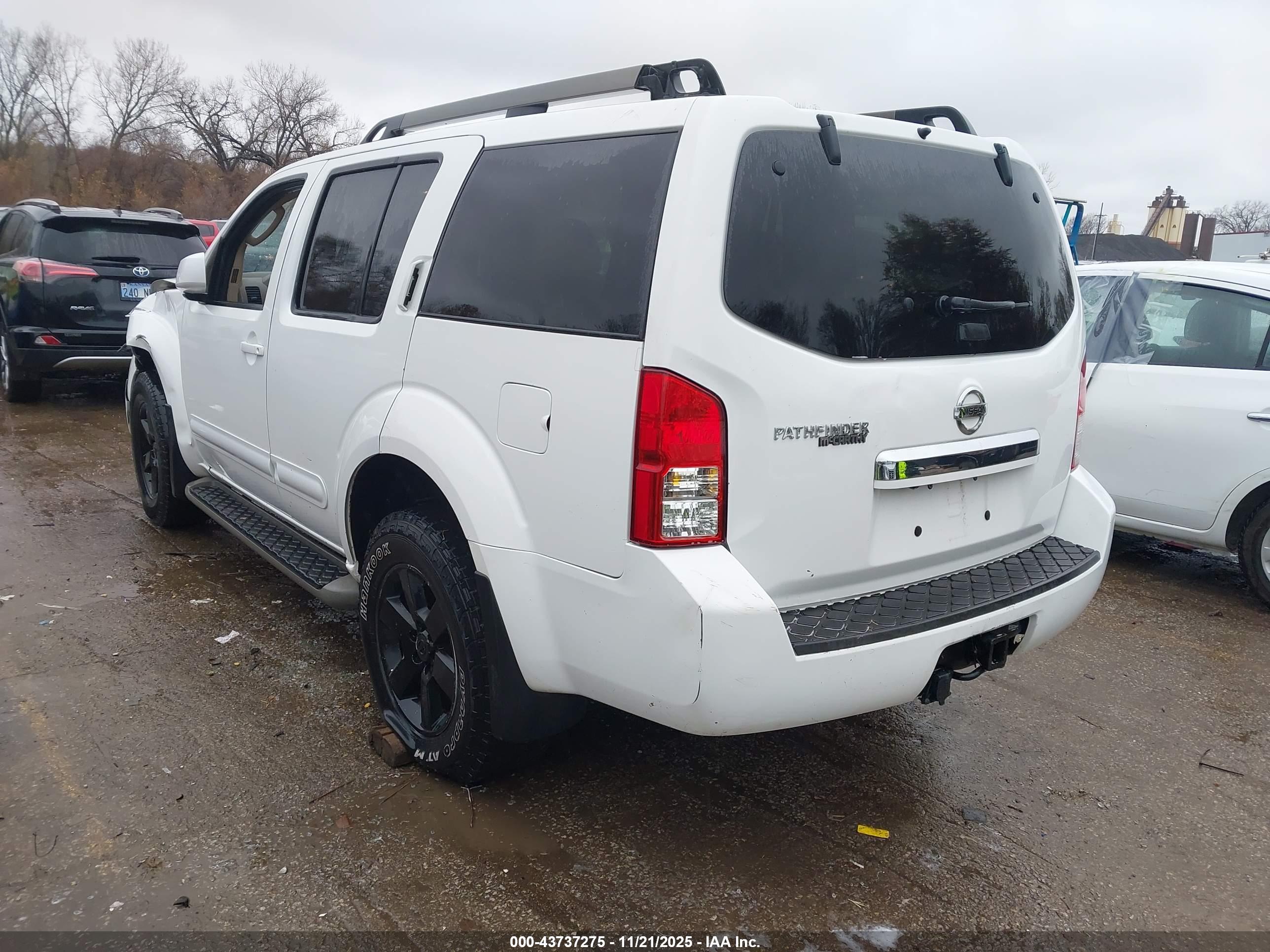 NISSAN PATHFINDER image 3
