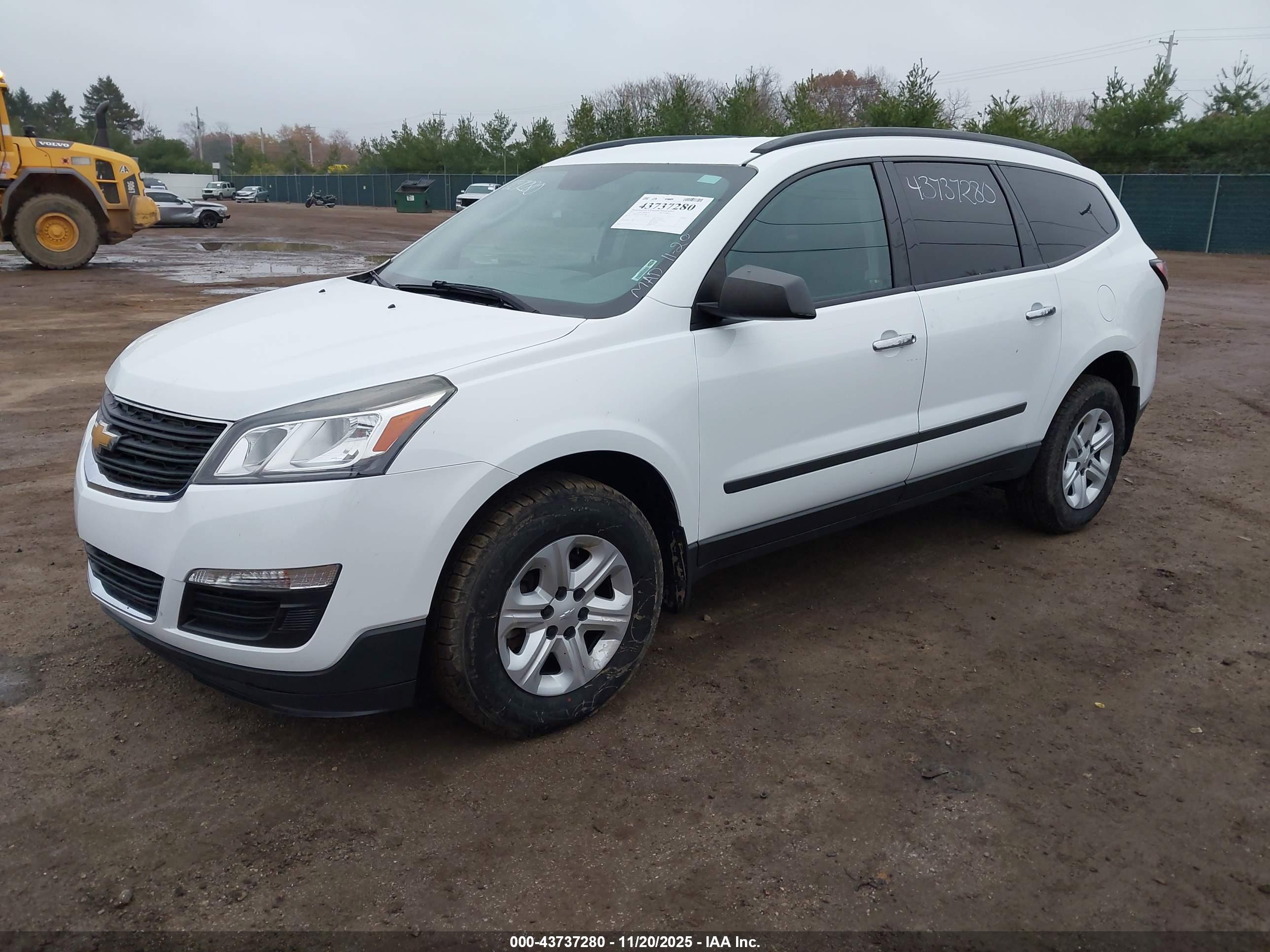 CHEVROLET TRAVERSE image 2